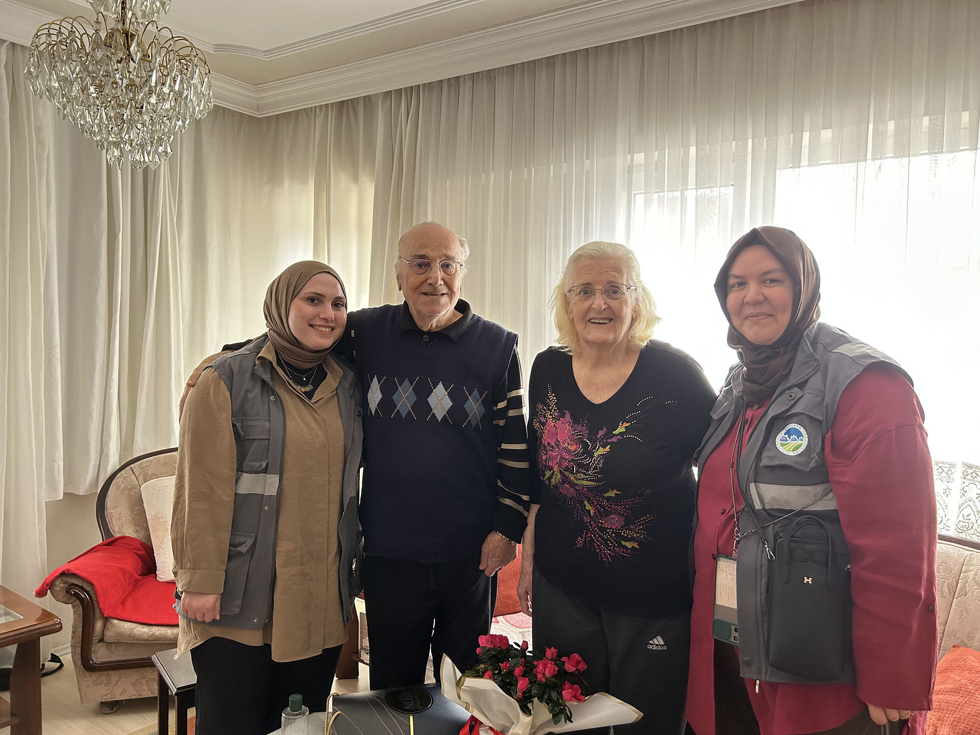 Büyükşehir ekipleri 65 yıllık evliliğin yıldönümüne şahit oldu