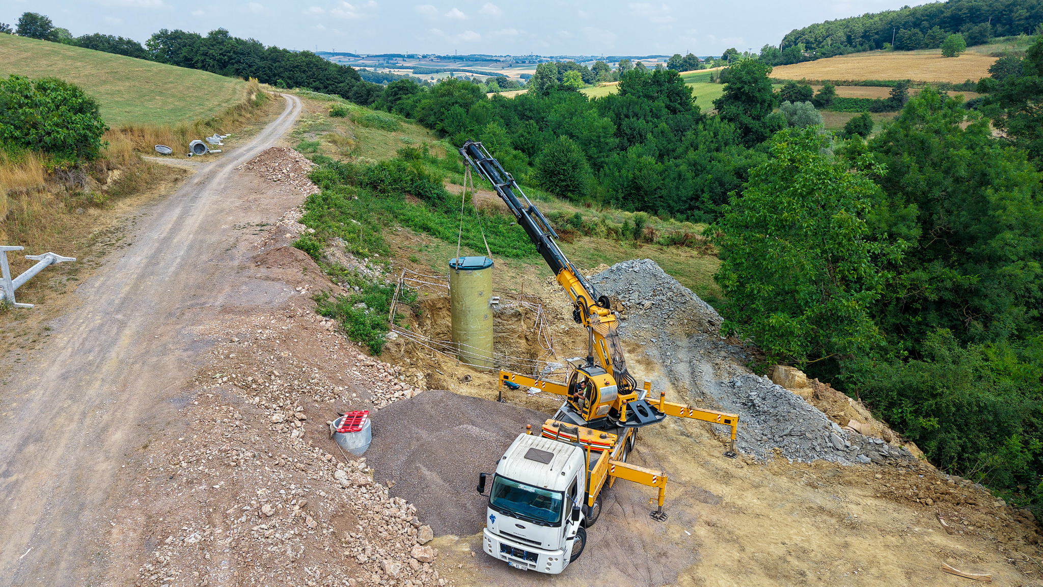 “Kuyumculu Mahallesi’nin kanalizasyon altyapısını güçlü bir sistemle yeniliyoruz”