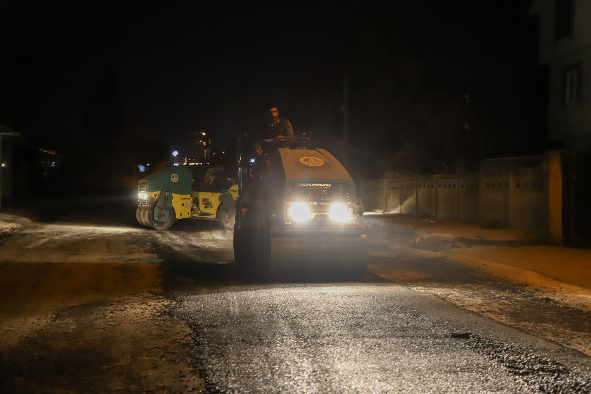 Altyapısı tamamlanan 18 Nisan Caddesi’ne 750 ton asfalt