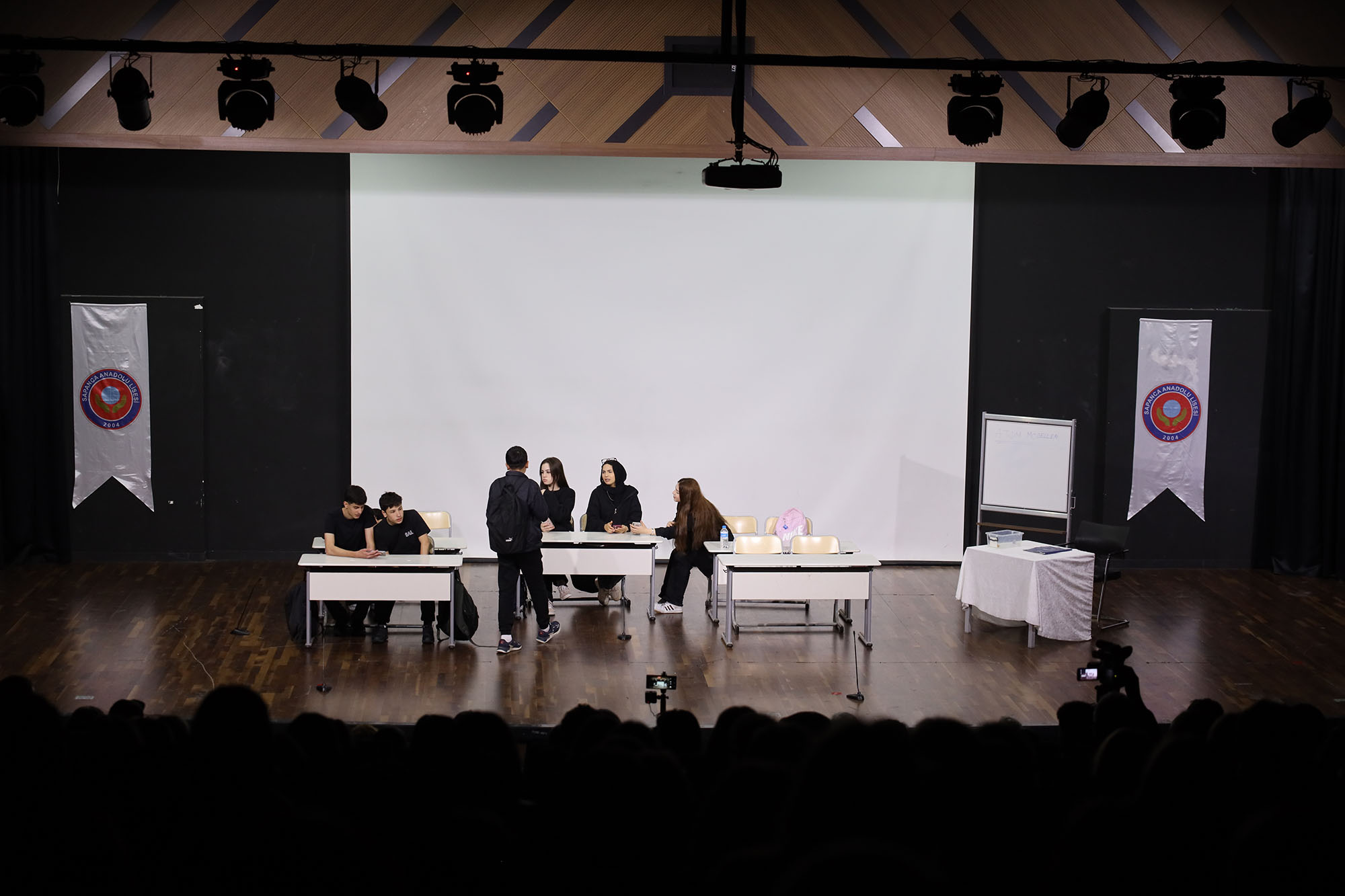 9. Liseler Arası Tiyatro Festivali’nde perde kapandı: Ödüller 7 Mayıs’ta sahiplerini buluyor