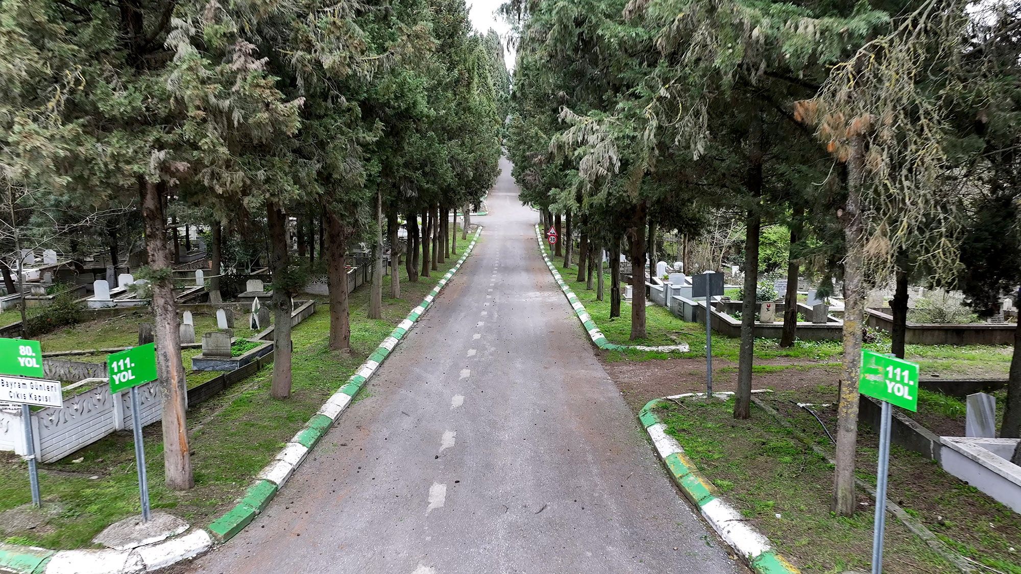Büyükşehir’den hummalı bayram mesaisi: Mezarlıklar tek tek hazırlanıyor