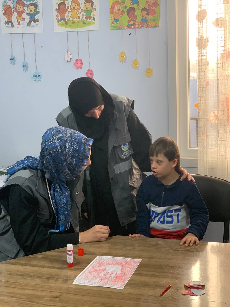 Büyükşehir’den Pamukova’da özel öğrencilere anlamlı ziyaret