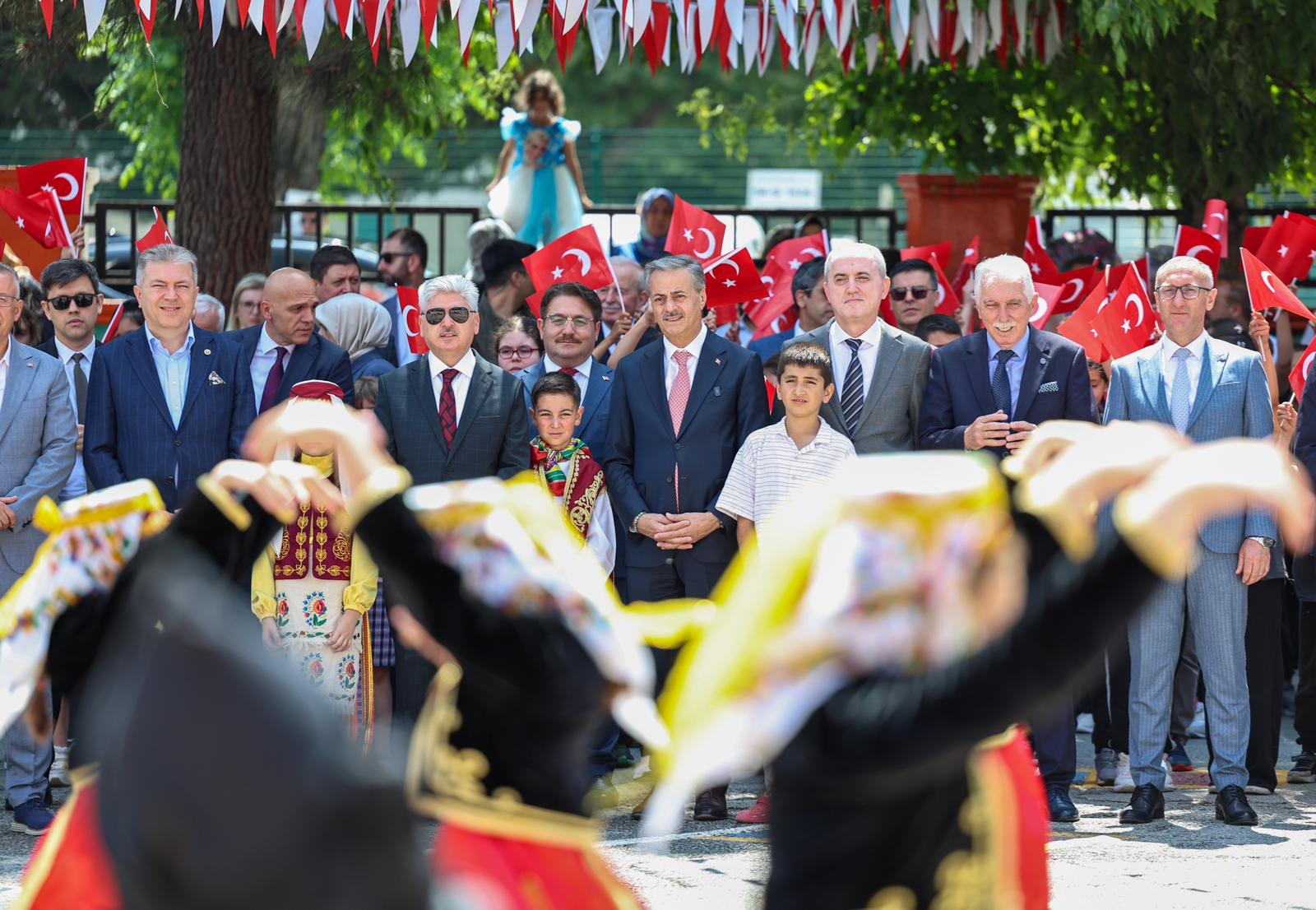 Yusuf Alemdar miniklerin karne heyecanına ortak oldu: “Geleceğin güçlü Türkiye’si için en büyük hazinemizsiniz”