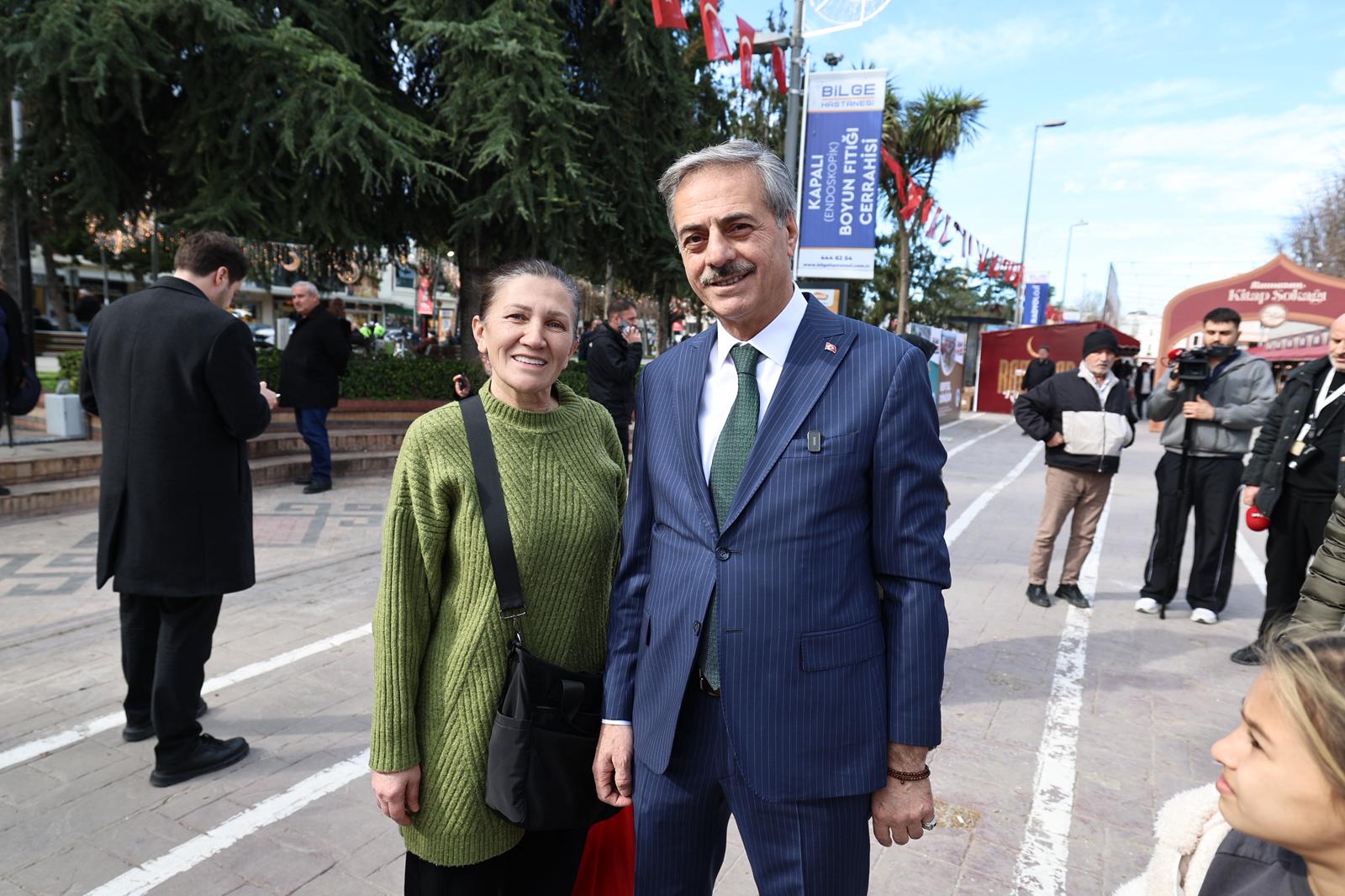 “Vatandaşlarla kucaklaştı, talepleri dinledi, Ramazan ayını tebrik etti”