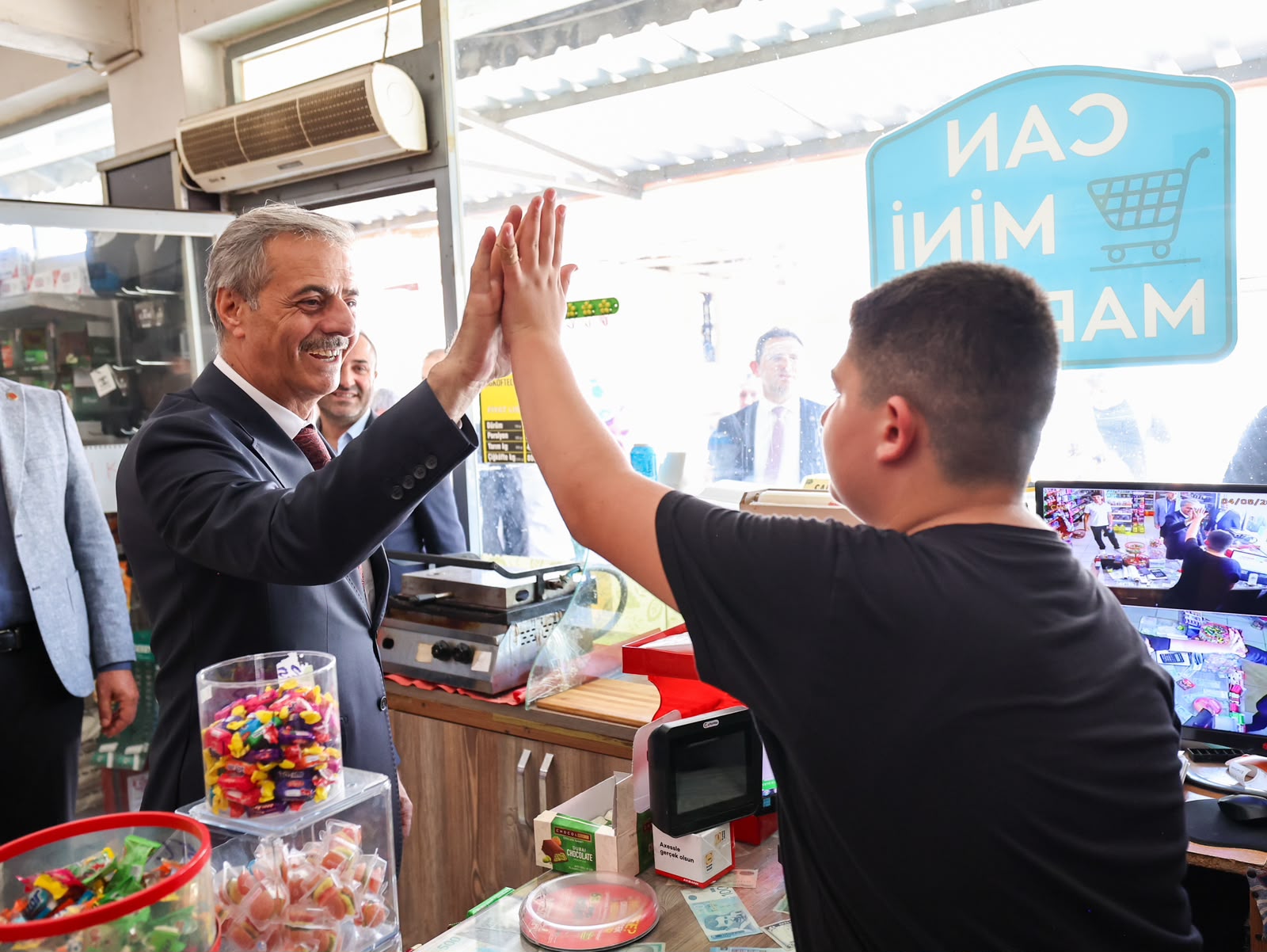 “Gençlerimiz için çok güzel yatırımların hayata geçtiği bir dönem yaşıyoruz”