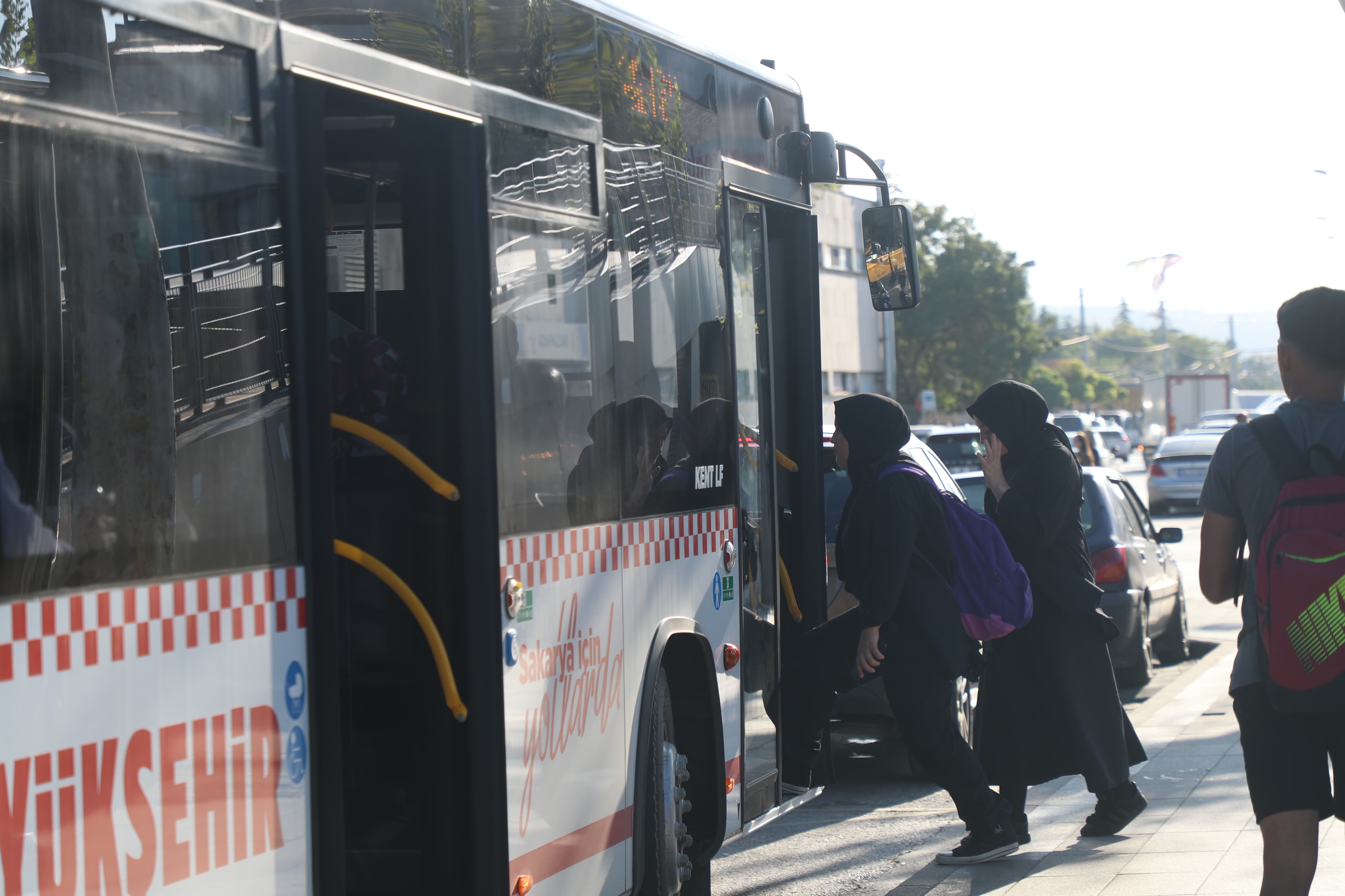 Büyükşehir’in ücretsiz ve indirimli tarifesine öğrencilerden yoğun ilgi