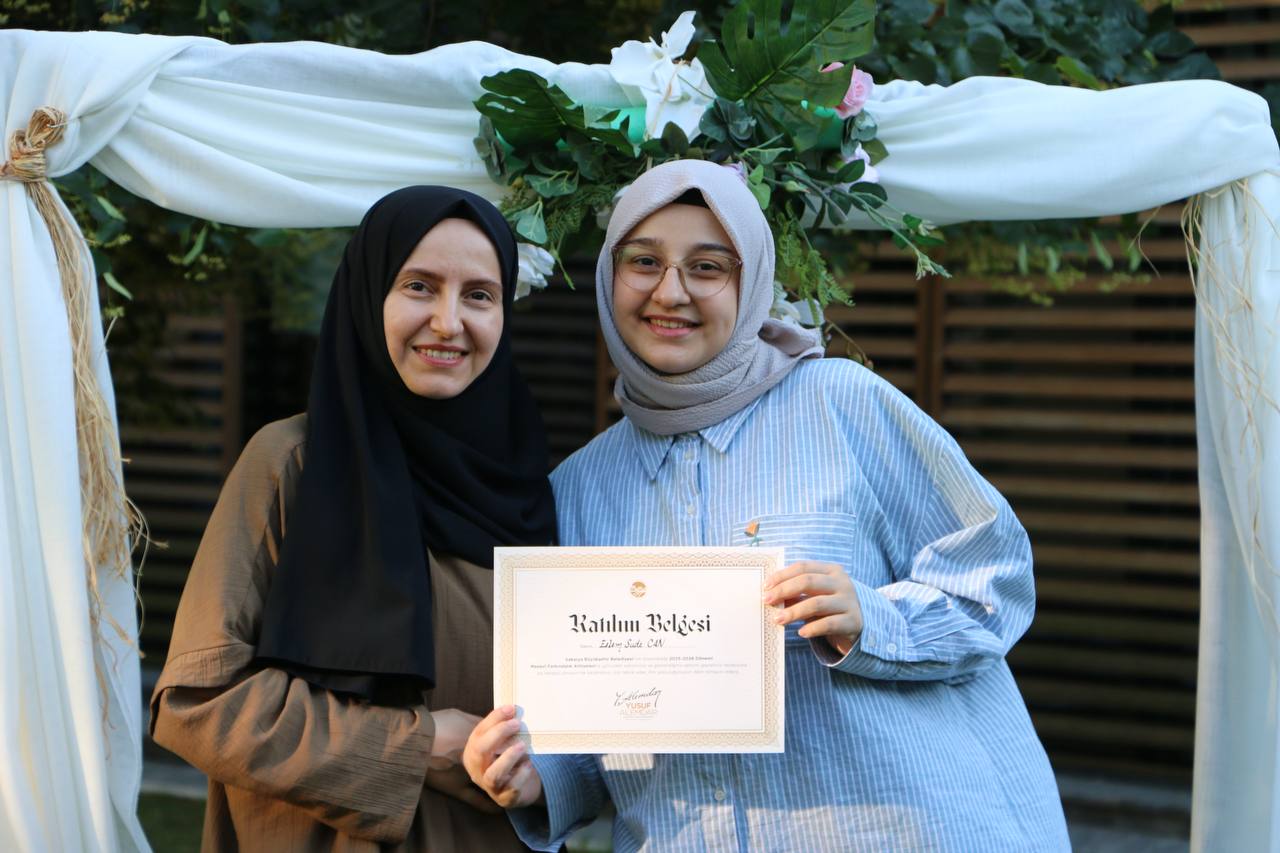Manevi Farkındalık Atölyeleri kursiyerleri belgelerini aldılar