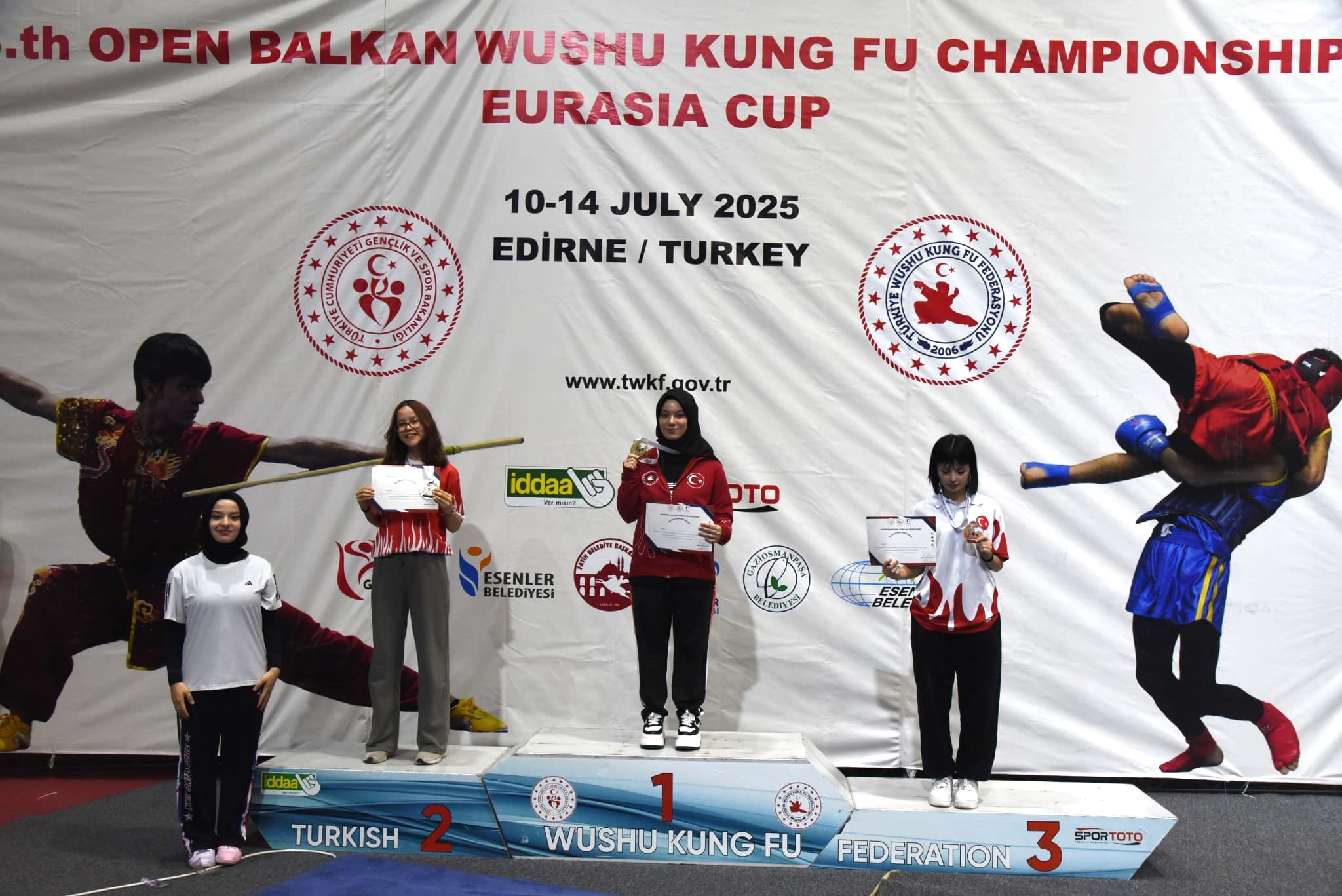 Büyükşehir’in ‘wushu kung fu’ takımından tarihi başarı: Madalya yağmuruna tuttular…