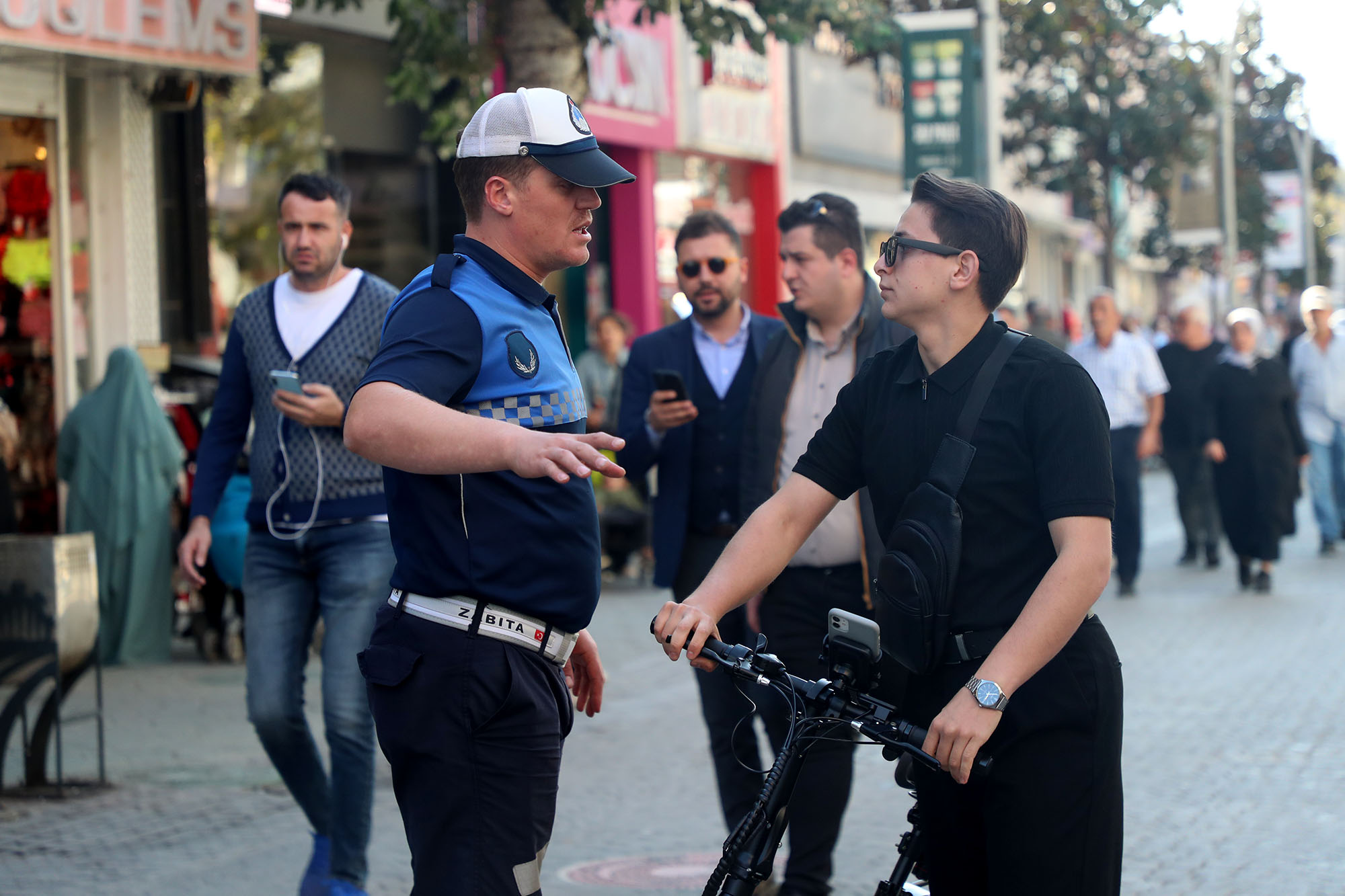 Çark’ta huzur mesaisi: Zabıta ekipleri vatandaşlara tek tek anlatıyor