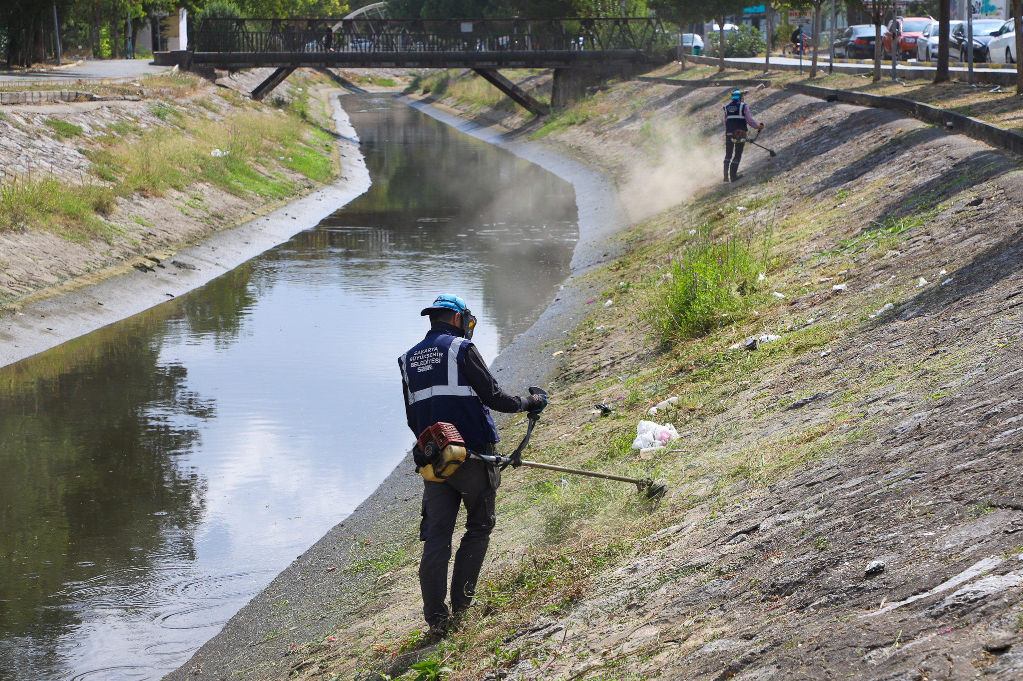 Çark Deresi’nin çevresi temizleniyor