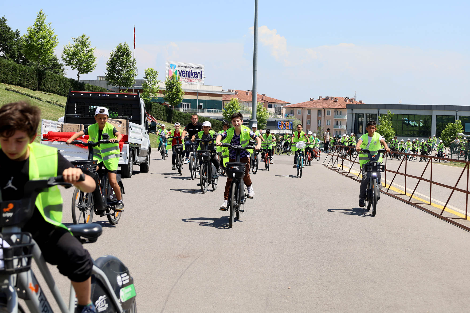 Dünya Bisiklet Günü’nde pedallar Filistinli çocuklar döndü