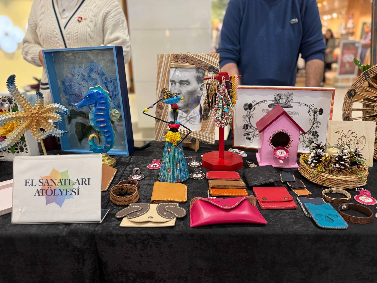 Engelsiz Hobi Atölyelerinin el emeği ürünleri Agora AVM’de sergilendi