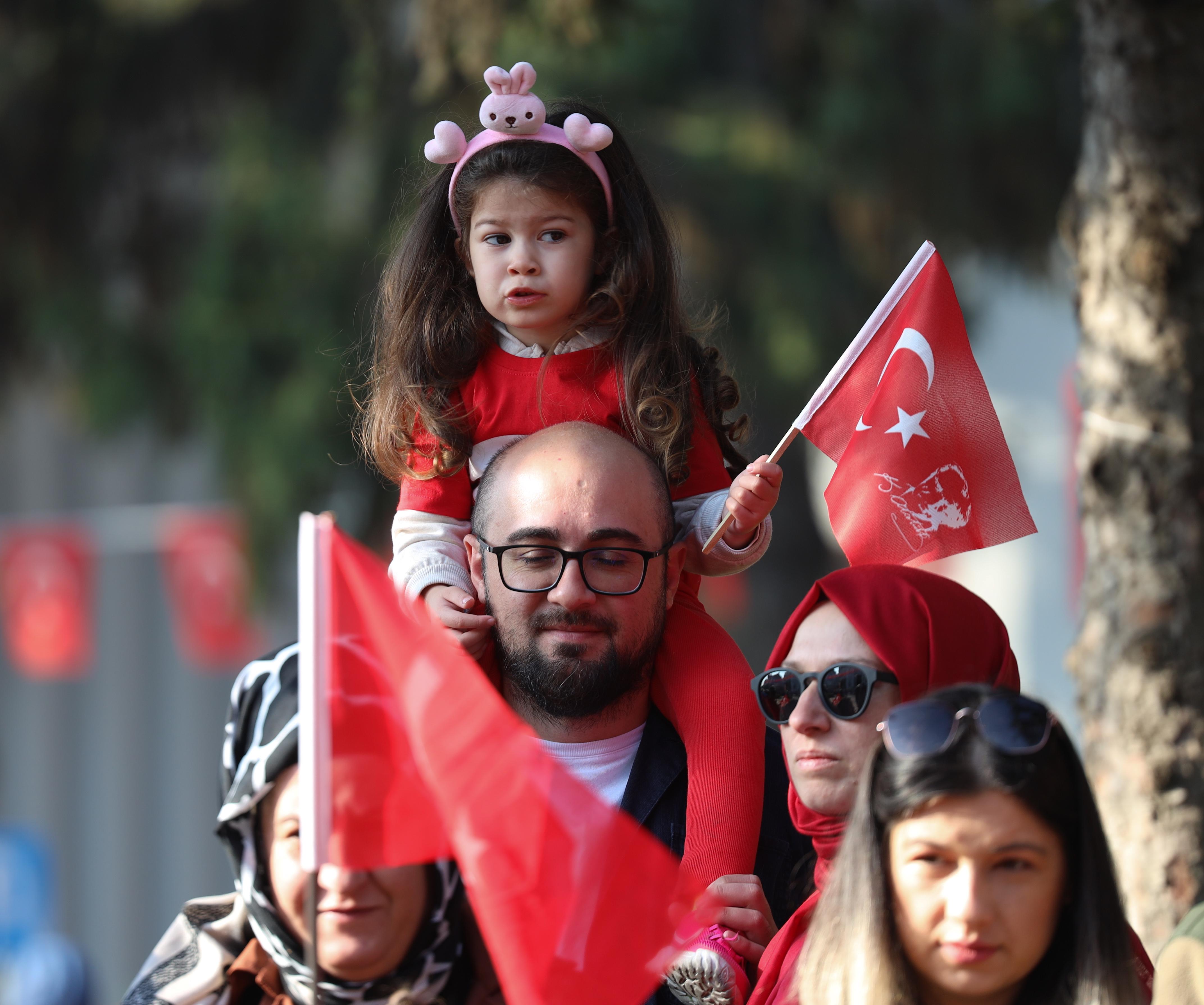 Yusuf Alemdar bulvara sığmayan bayram coşkusuna ortak oldu: “İlelebet nice yüzyıllara…”
