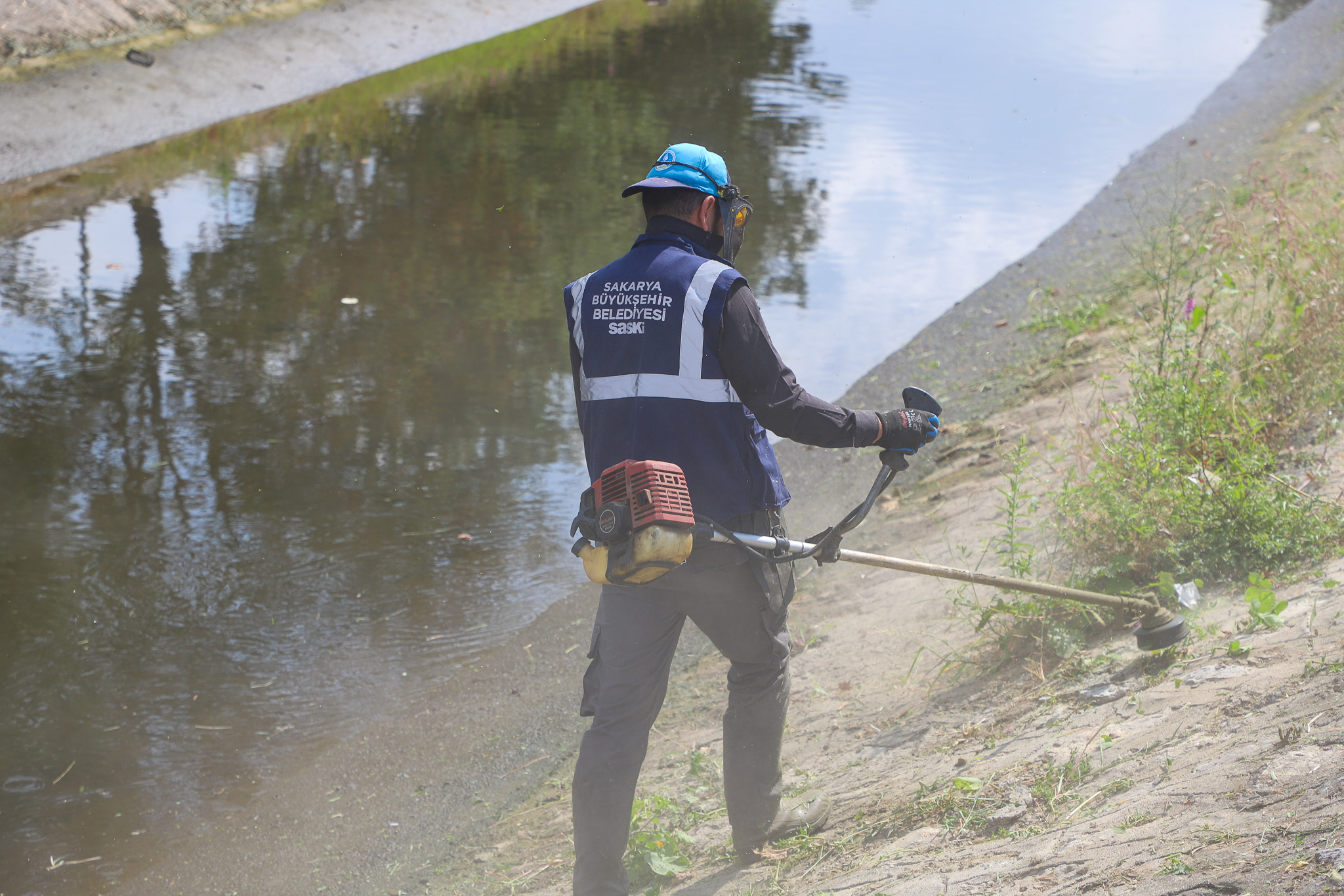 Çark Deresi’nin çevresi temizleniyor