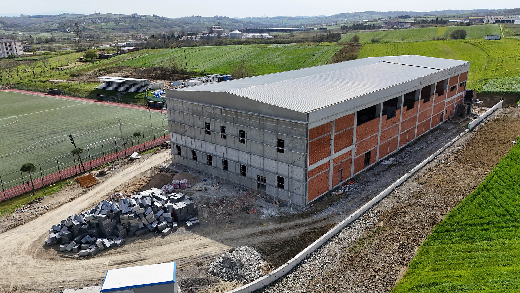 Kaynarca’da gençlerin dört gözle beklediği proje adım adım sona yaklaşıyor