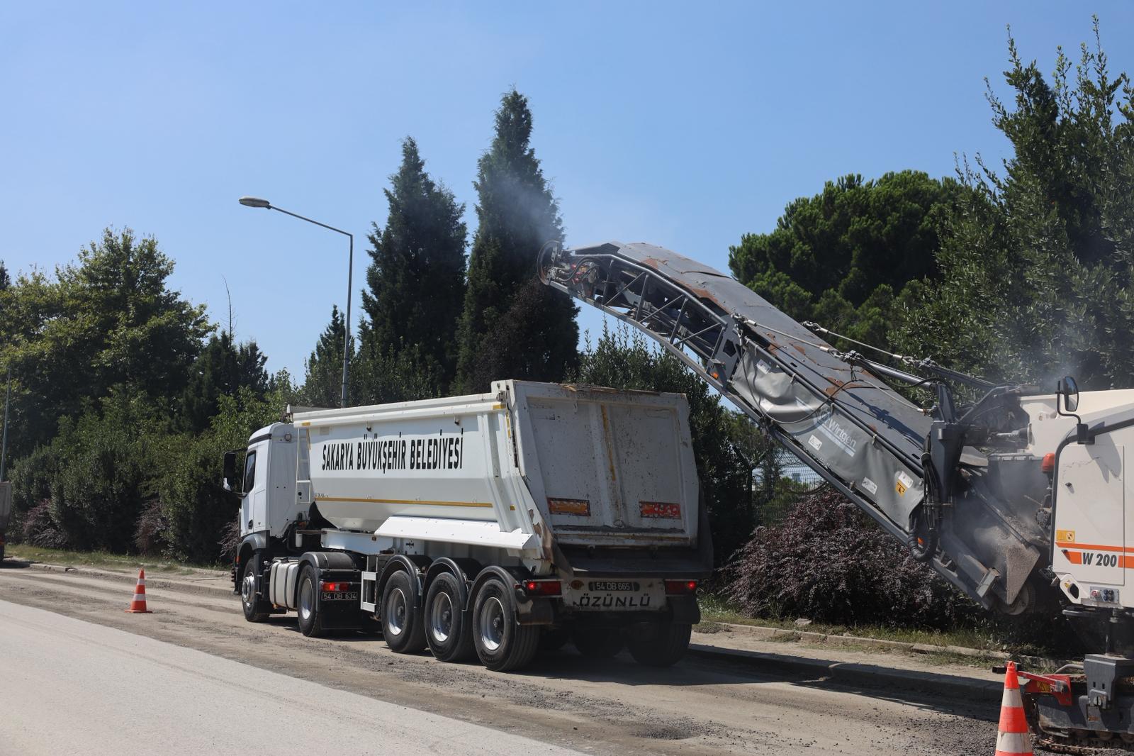 “Arifiye Atatürk Caddesi’ni baştan aşağı yeniliyoruz”