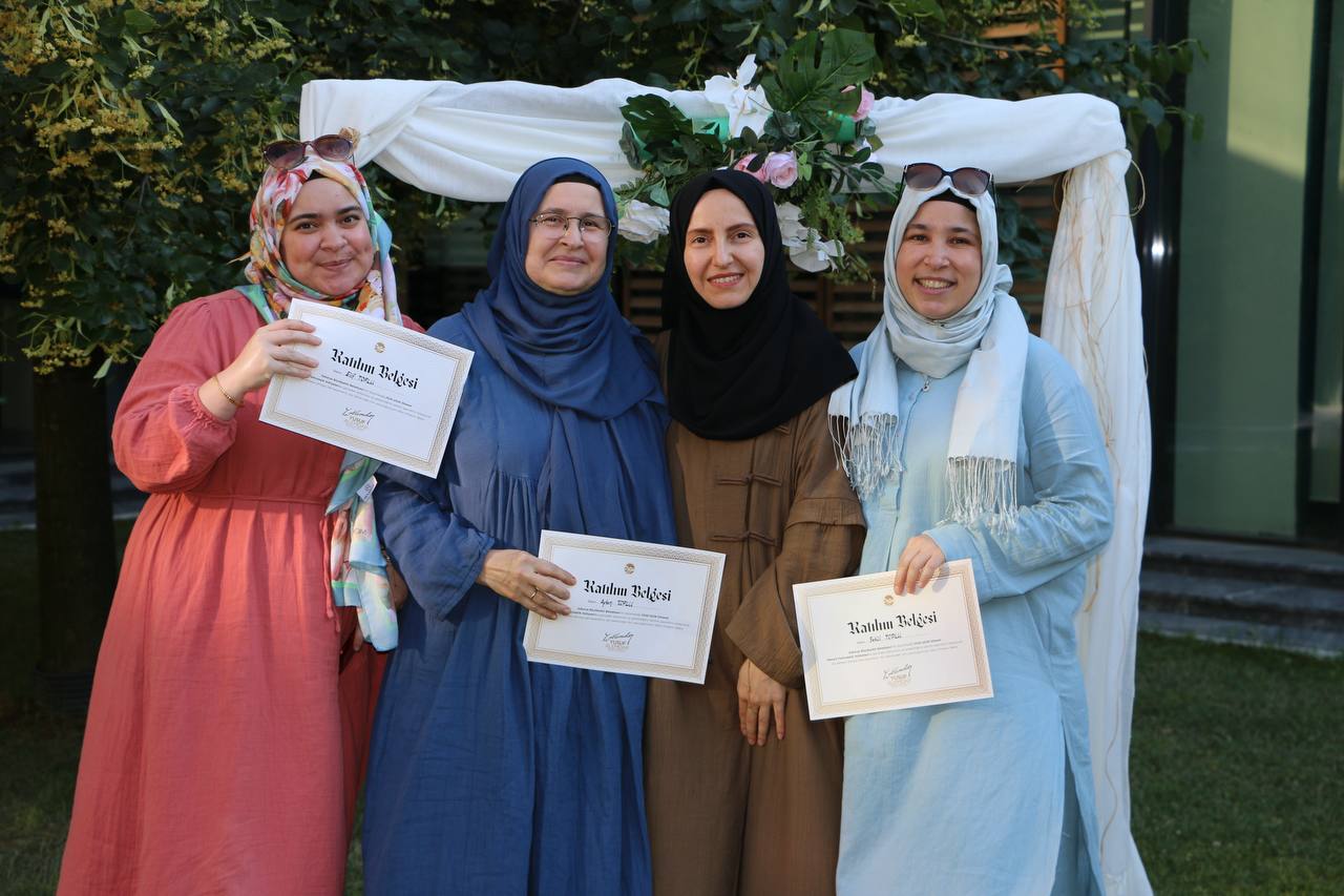 Manevi Farkındalık Atölyeleri kursiyerleri belgelerini aldılar