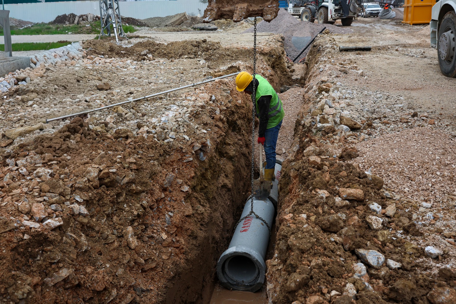 Arifiye Hanlı Mahallesi’ne yeni yağmur suyu ve atık su altyapısı kazandırılıyor