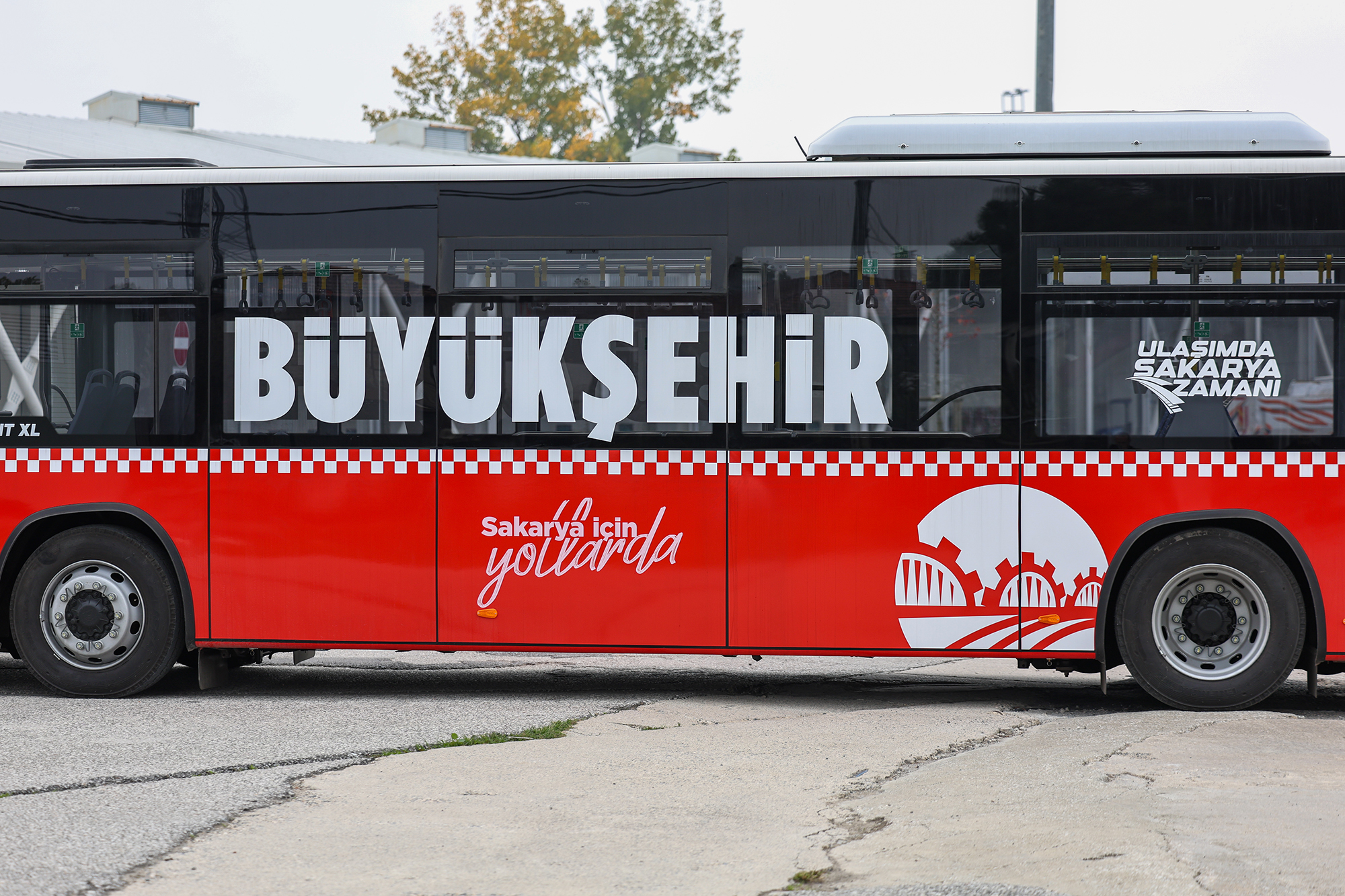 Büyükşehir’in metrobüs filosuna 5 araç daha dahil oldu