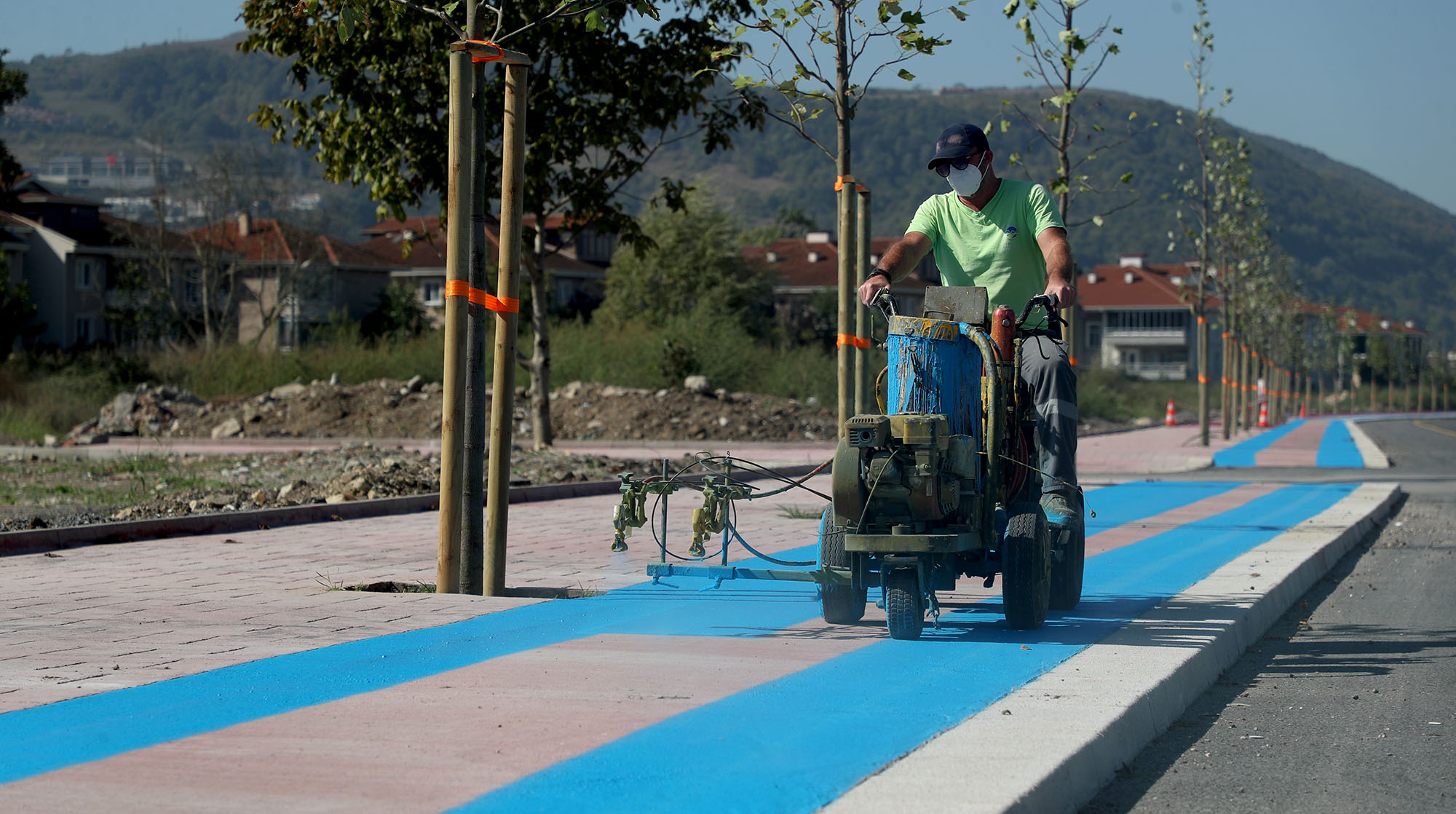 Yeni arterde bisiklet yolu da tamamlandı