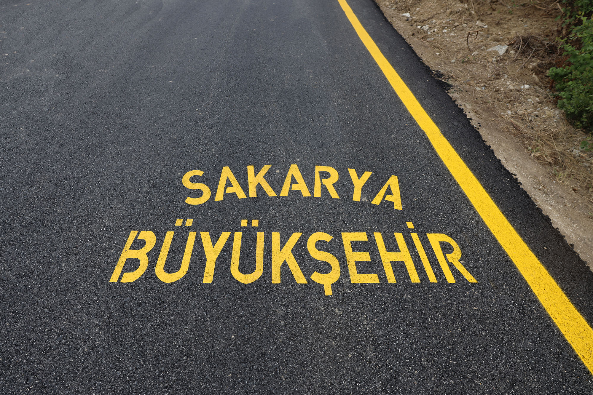 Geyve Alıplar’ın 9 kilometrelik yolu yenilendi