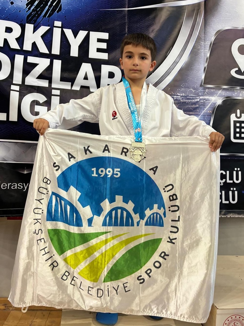 Büyükşehir’in minik yıldızları Kocaeli’den 19 madalya ile döndü