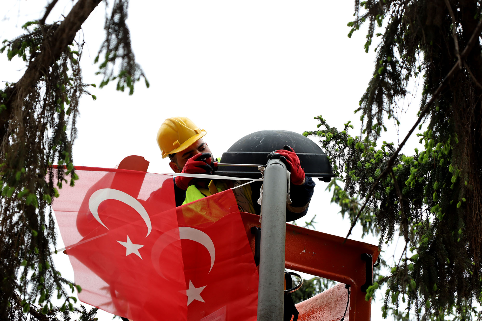 Büyükşehir’den doğaya duyarlı çalışma; Atatürk Bulvarı’na LED aydınlatma
