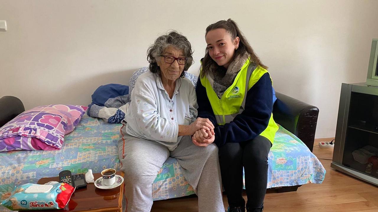Yaşlılara hem moral hem de şifa eli: YADEM