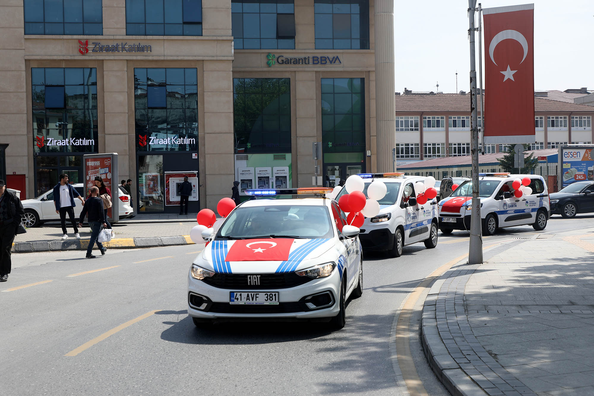 23 Nisan’da denetimleri minik zabıtalar yaptı