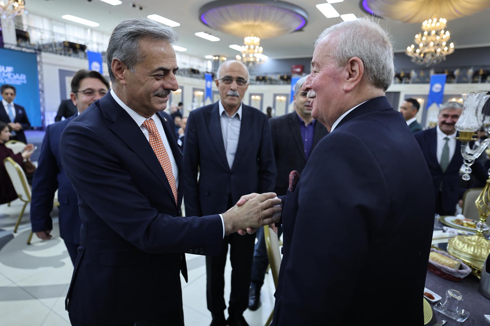 “Şehrimizde eğitime katkı sunacak projeleri bir bir hayata geçiriyoruz”