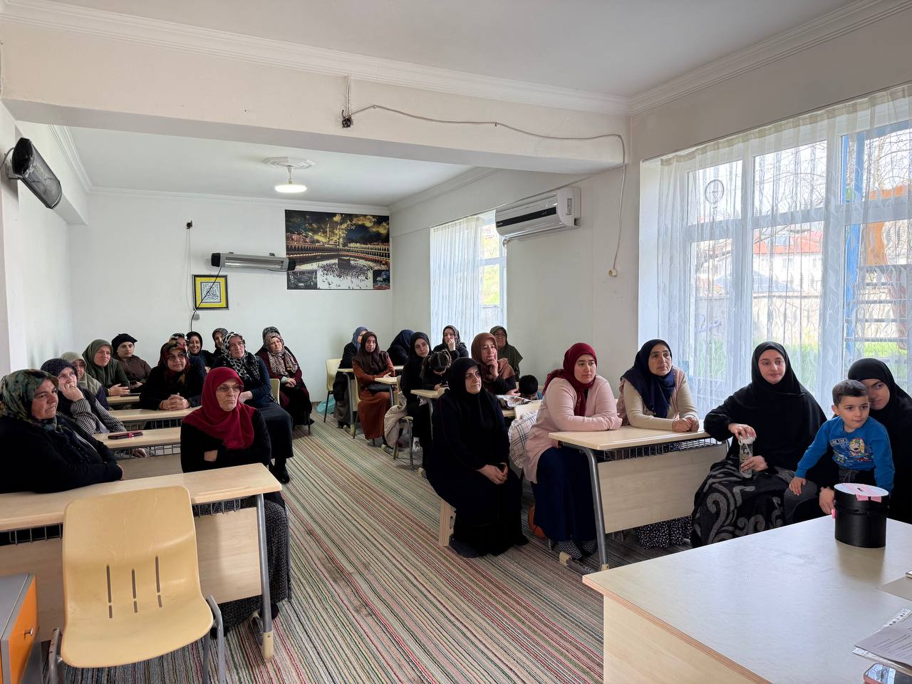 Büyükşehir’in “Kadın Kadına” projesi Akyazı’da devam etti