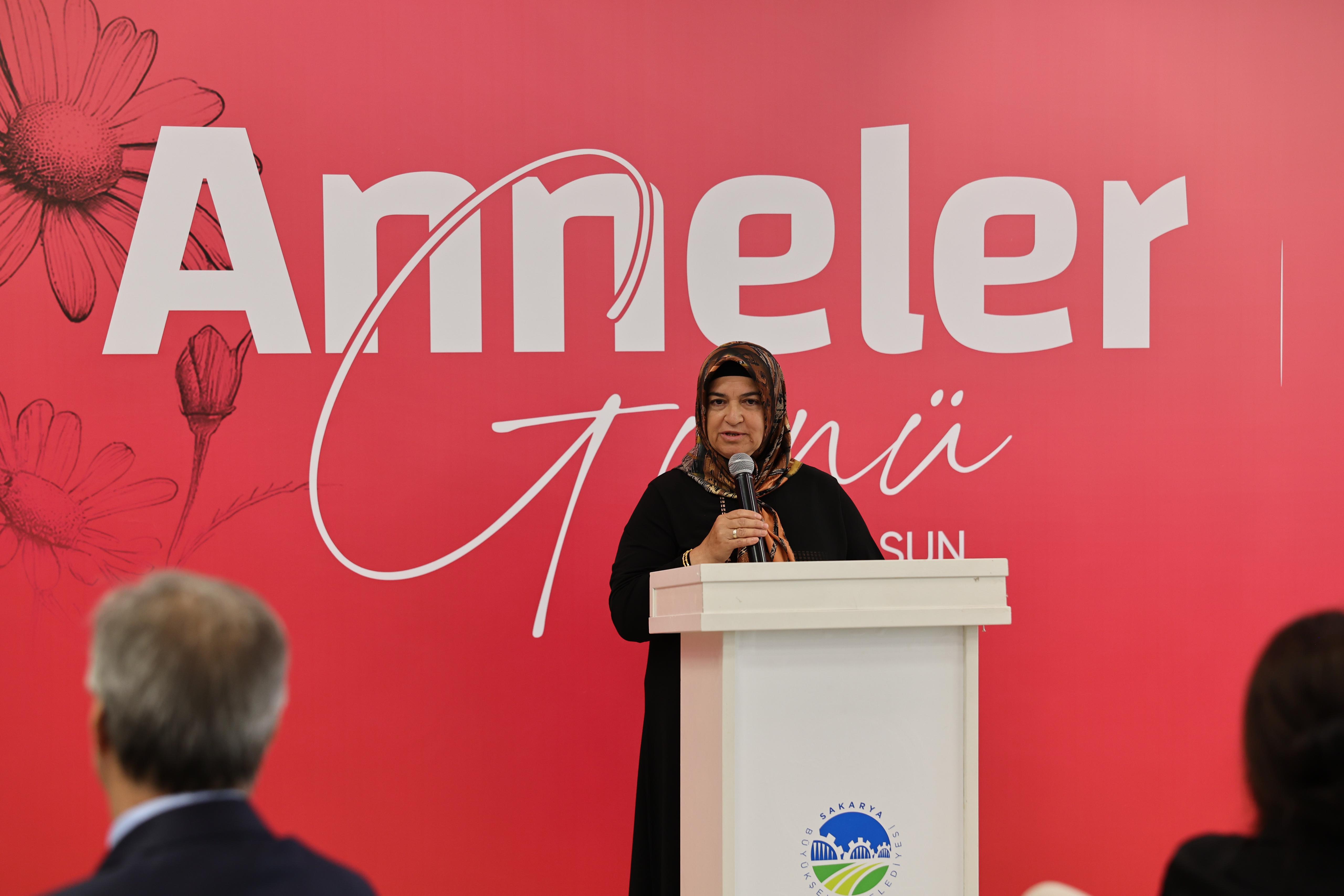 “Merhametin ve fedakârlığın adı annelerimize bir ömür adasak az gelir”