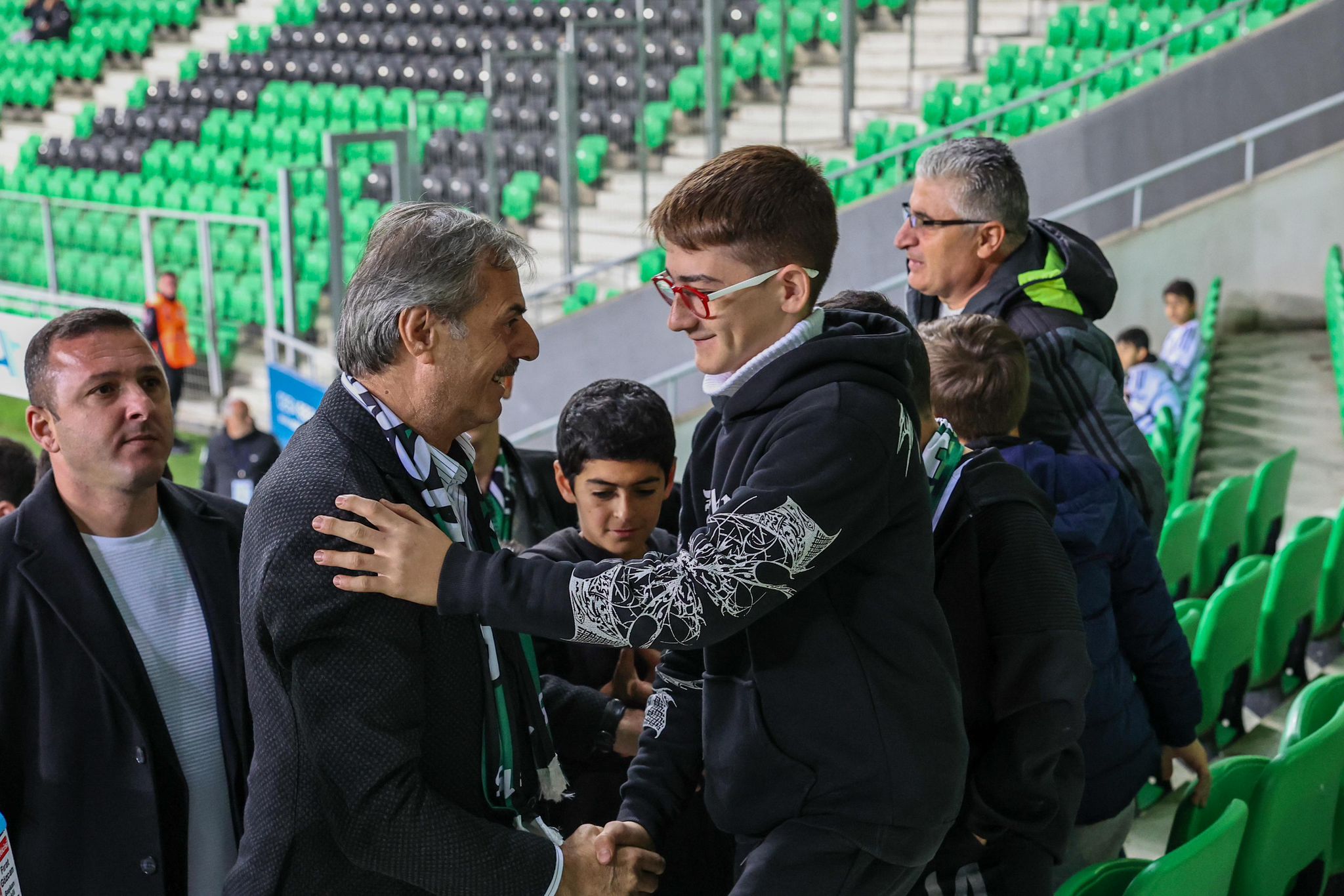 Yusuf Alemdar’dan gençlerle tribünden paylaşım: “Hep birlikte Sakaryaspor’un yanındayız”