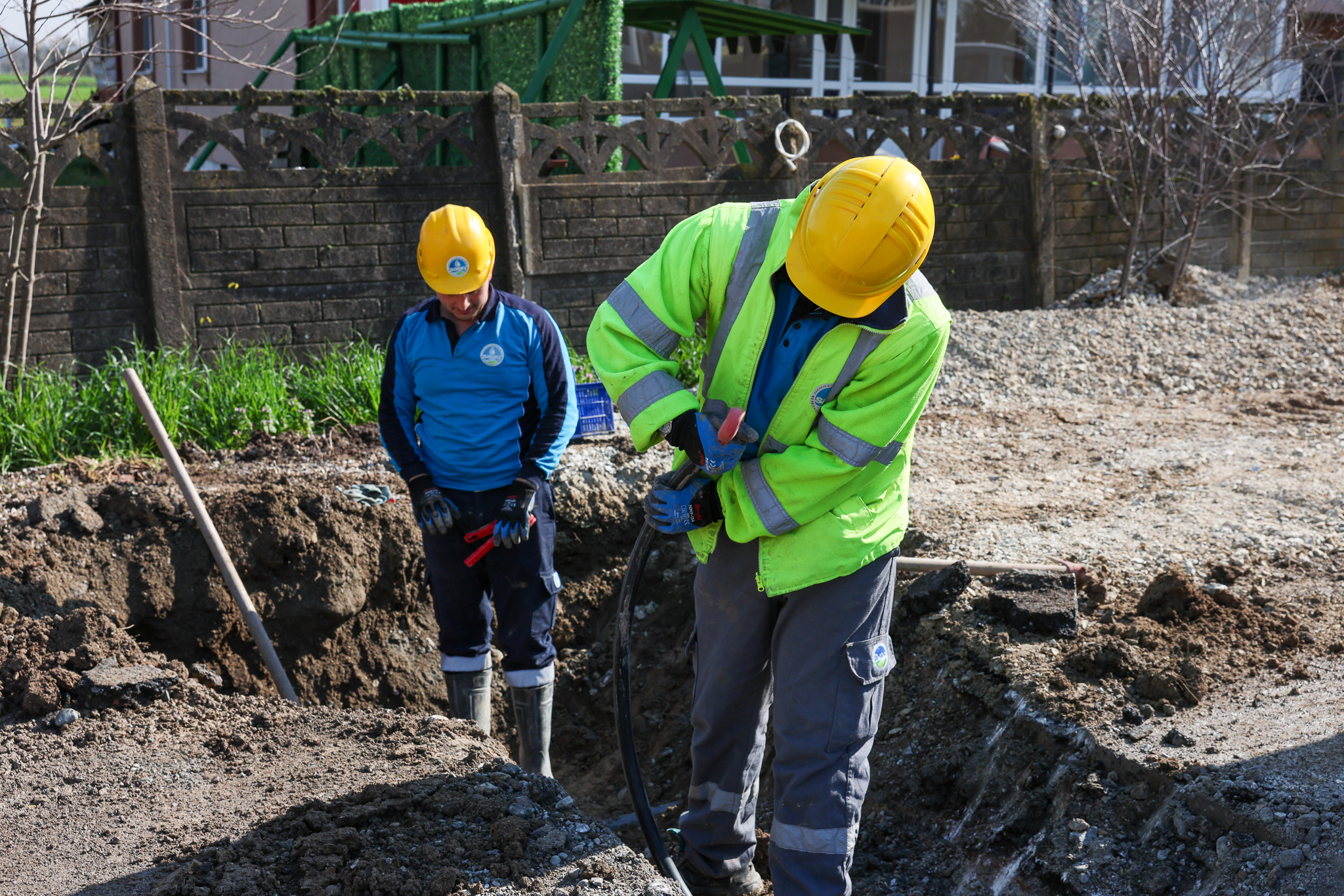Küçükesence Mahallesi’nde yenilenen 6 bin 400 metrelik hat sayesinde su kayıpları son buldu