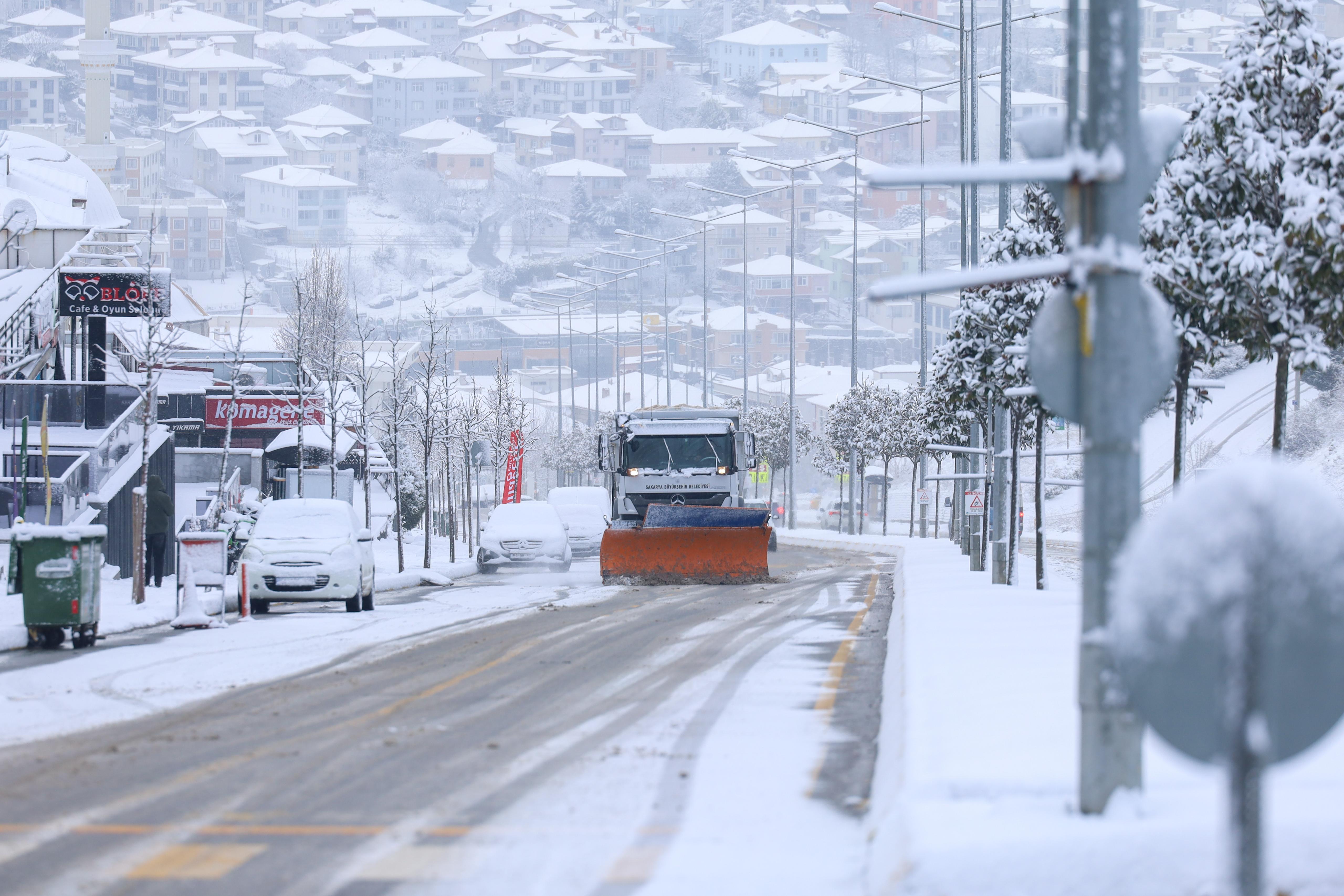 Büyükşehir kar raporunu yayınladı: 24 grup yolu ulaşıma açıldı