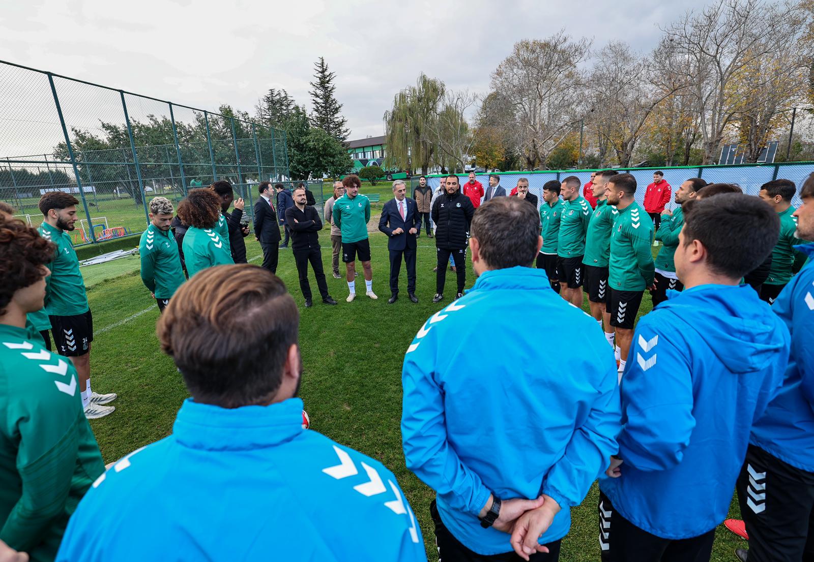 “Hep birlikte Sakaryaspor’un yanında olmaya devam edeceğiz”