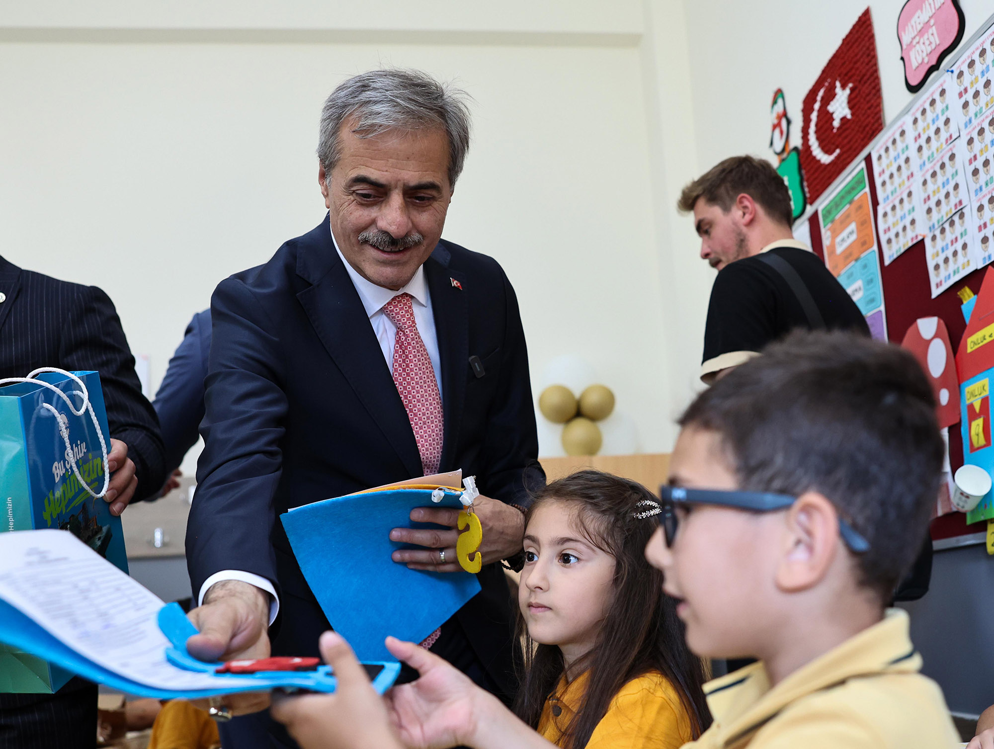 Yusuf Alemdar, çocukların heyecanına ortak oldu: “Siz bu şehrin ve geleceğin parlayan yıldızları olacaksınız”