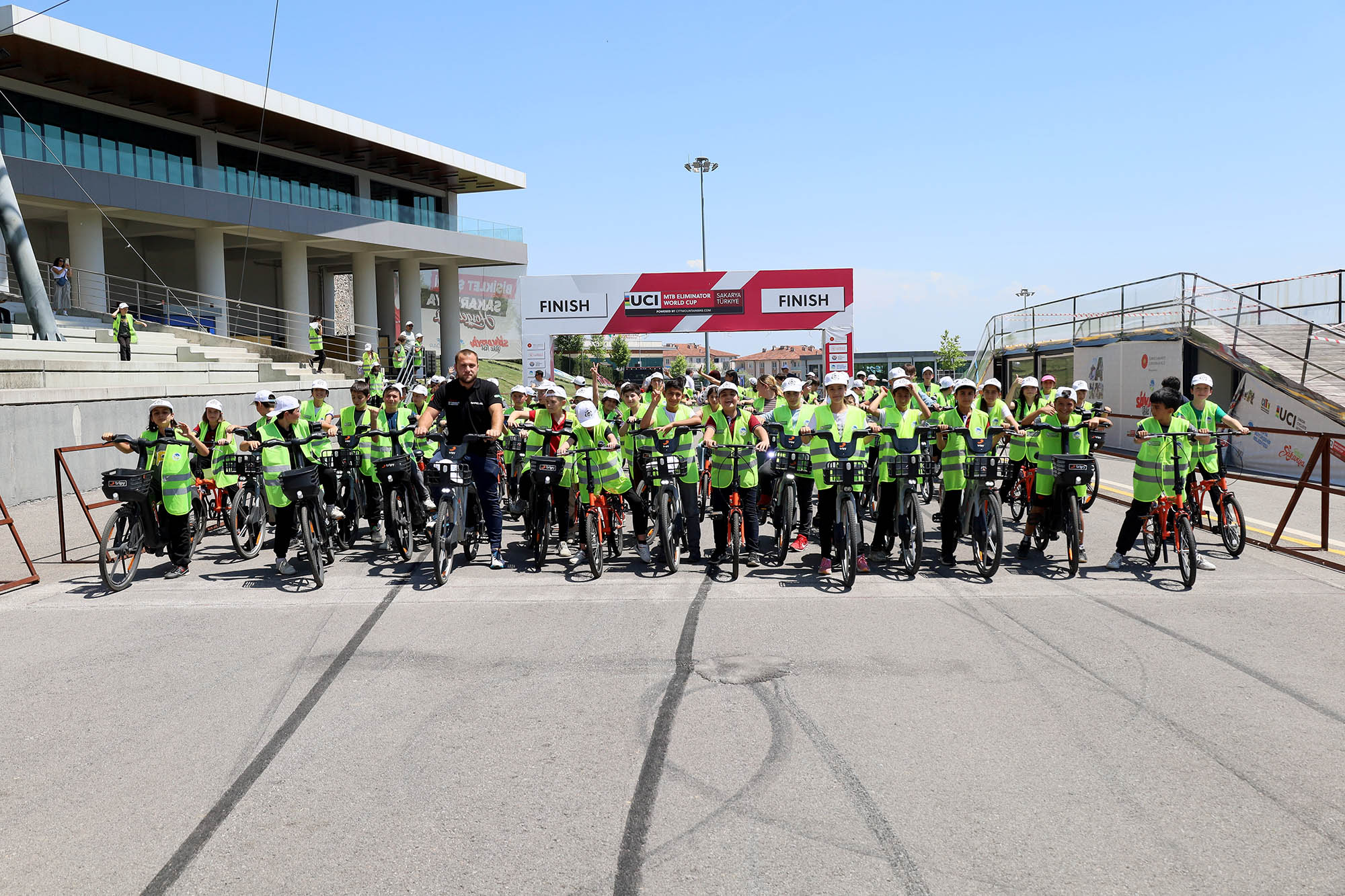 Dünya Bisiklet Günü’nde pedallar Filistinli çocuklar döndü