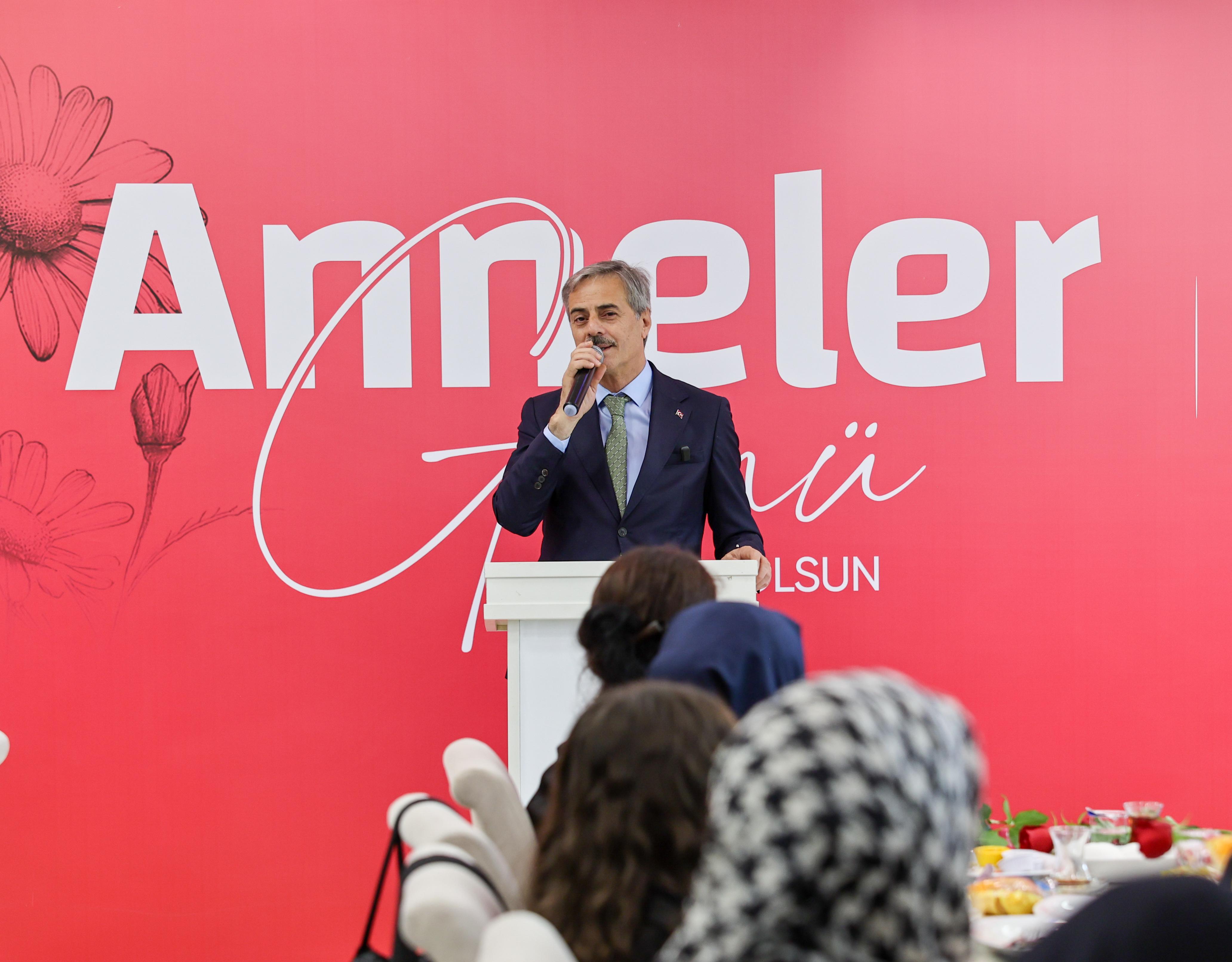 “Merhametin ve fedakârlığın adı annelerimize bir ömür adasak az gelir”