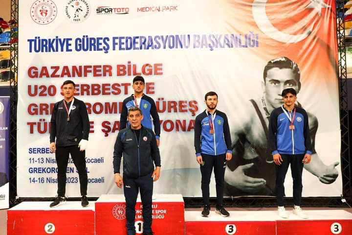 Büyükşehir güreşçileri Türkiye Şampiyonası’na damga vurdu