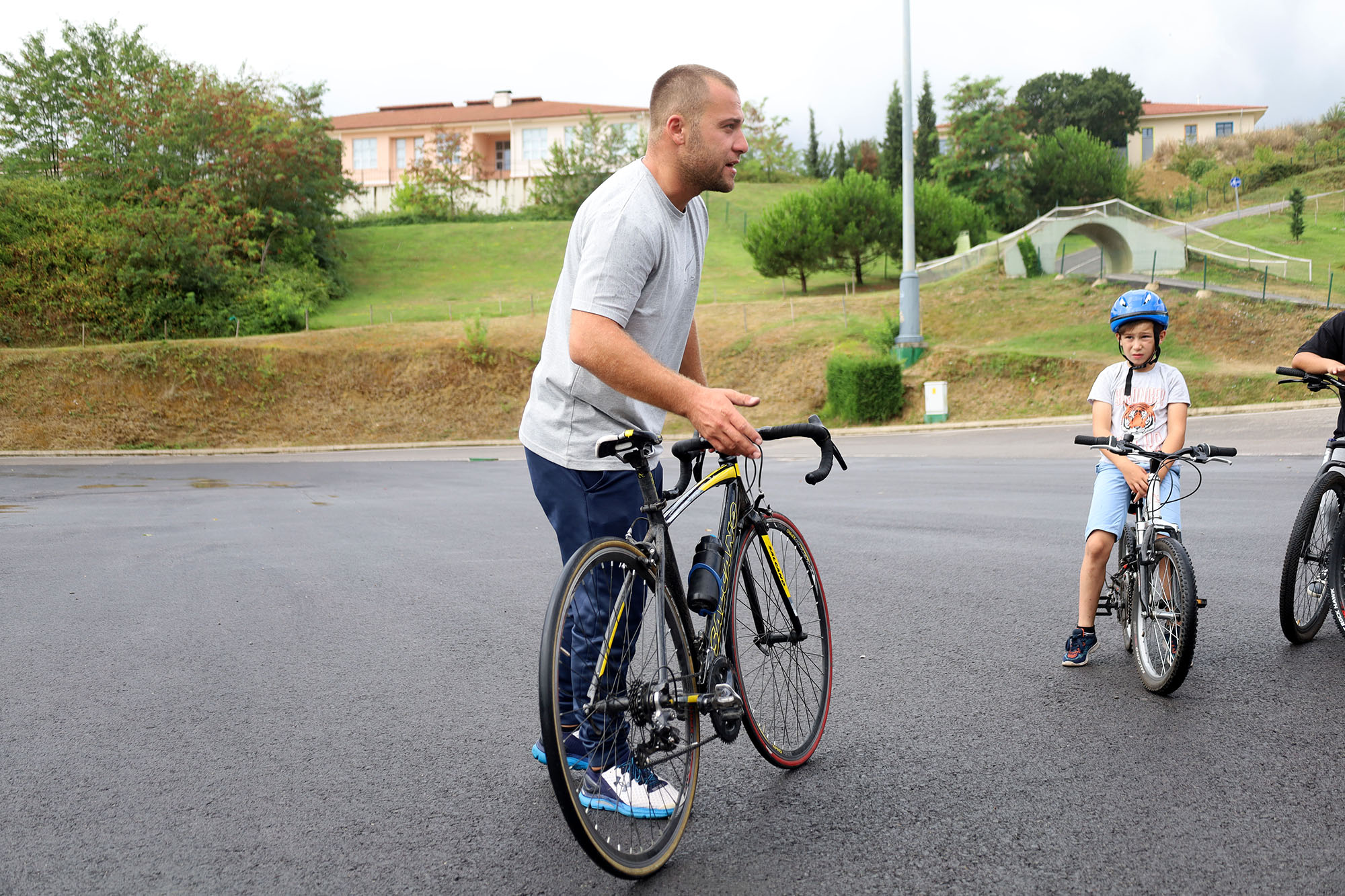 Büyükşehir geleceğin şampiyon pedallarını Ayçiçeği Vadisi’nde keşfediyor