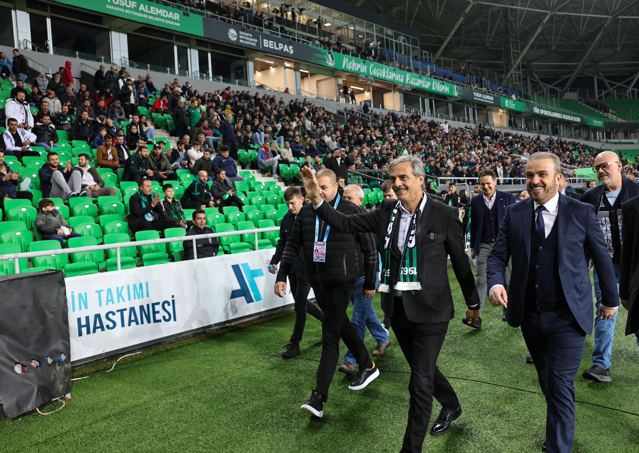 Yusuf Alemdar’dan gençlerle tribünden paylaşım: “Hep birlikte Sakaryaspor’un yanındayız”