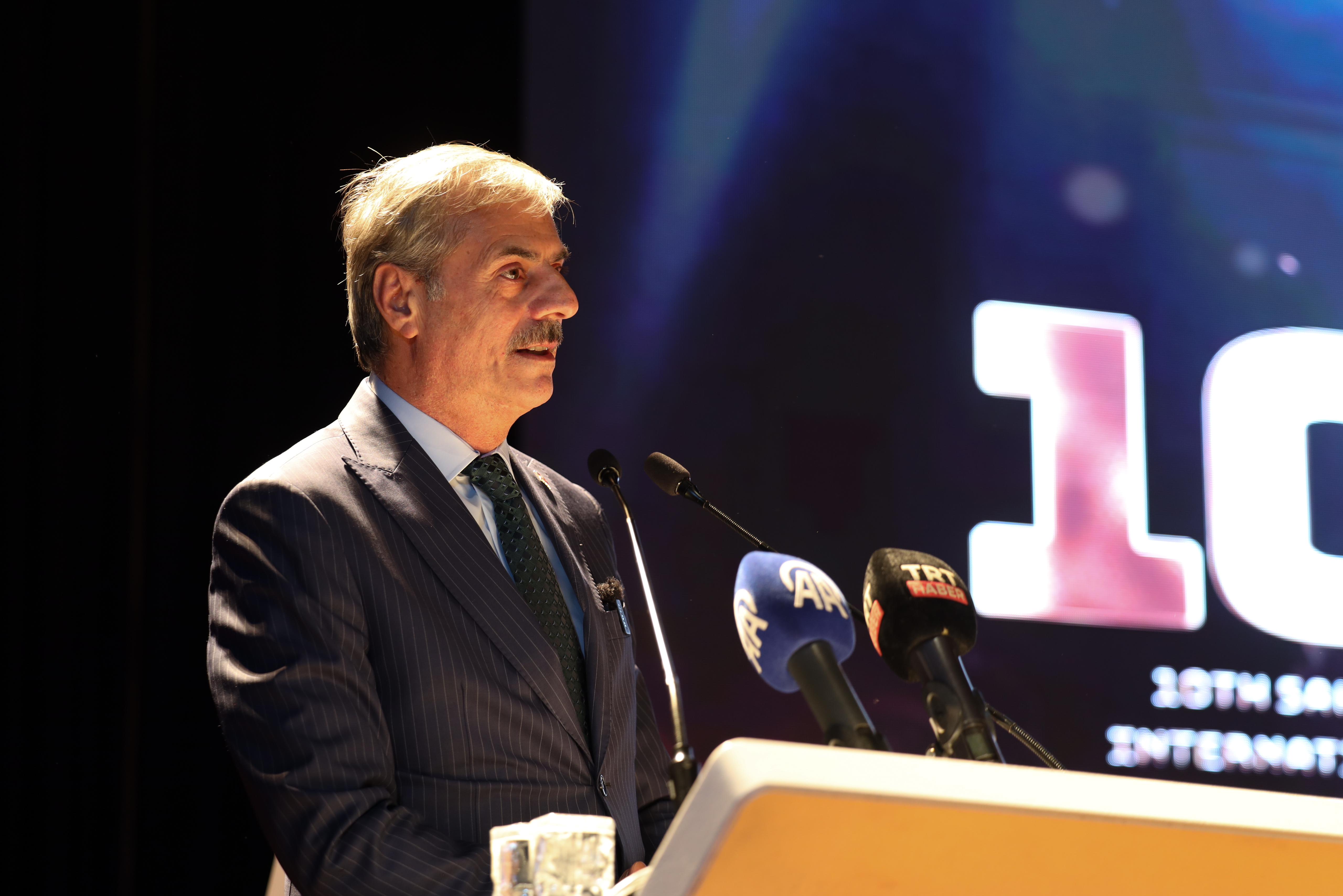 “Sanat toplumların ve şehirlerin gelişimine katkı sağlayan önemli başlıklardan biridir”