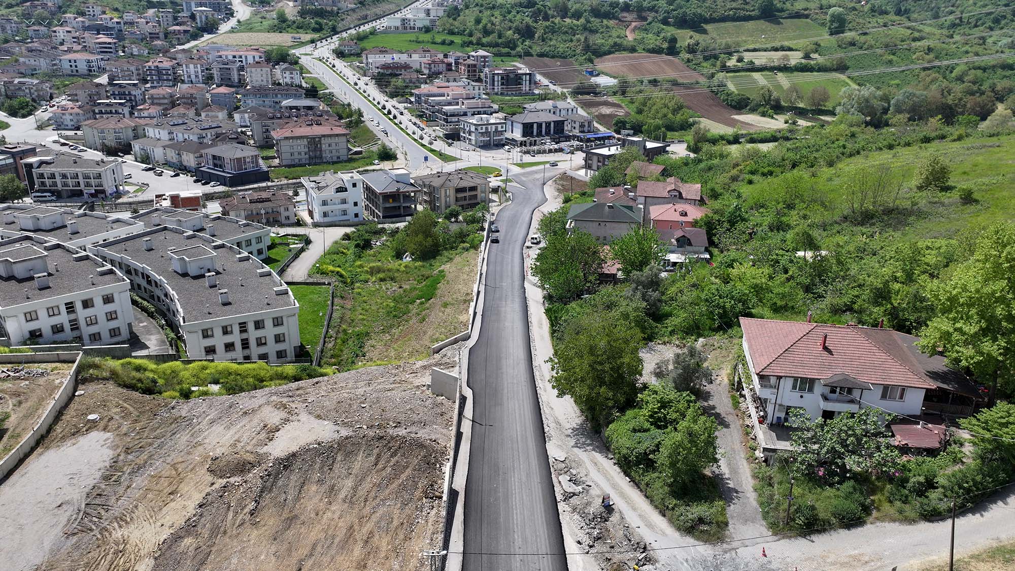 Serdivan’da sürücülere nefes aldıracak yeni kaçış güzergahı açılıyor: Asfalt işlemi başladı