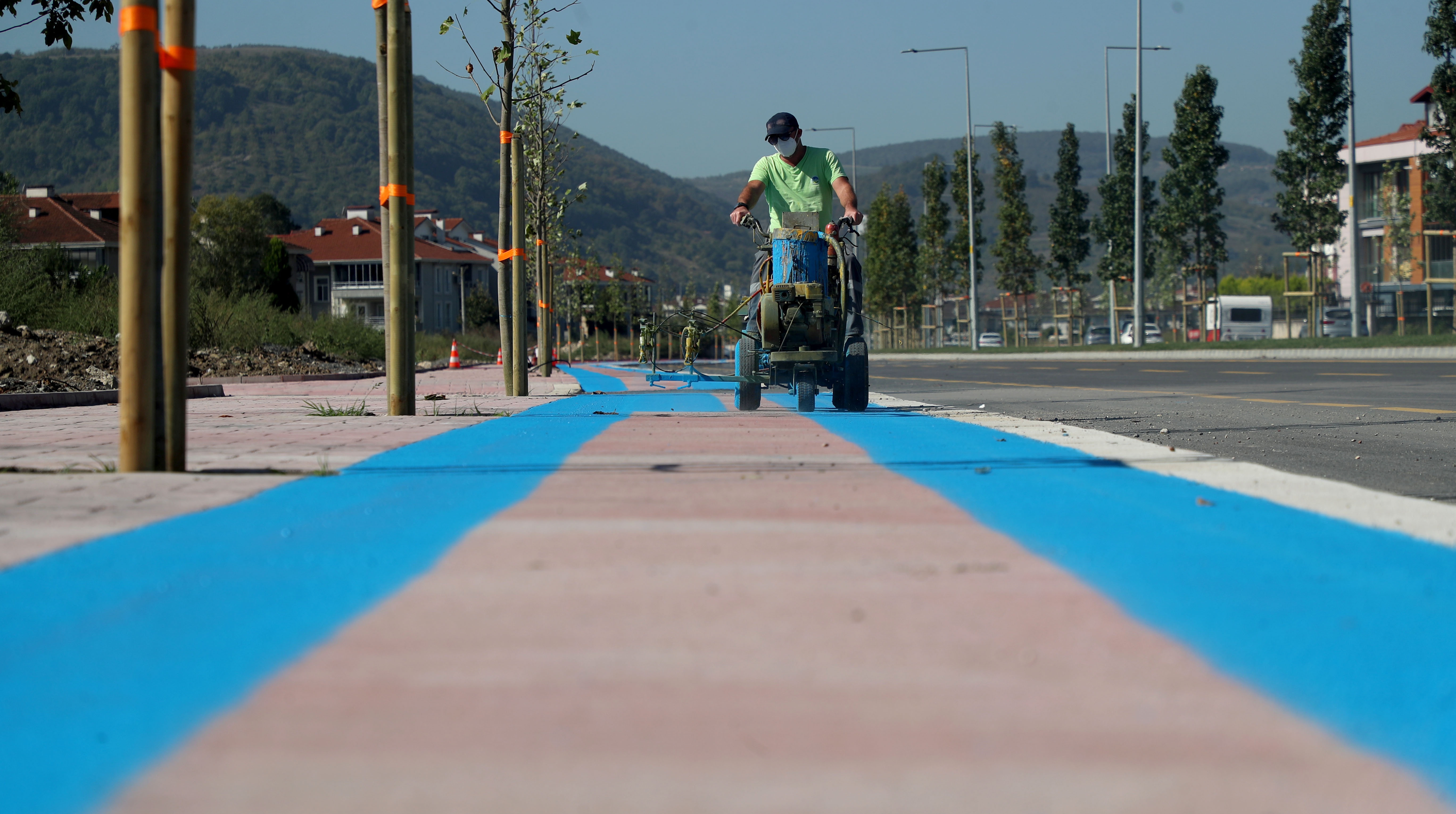 Yeni arterde bisiklet yolu da tamamlandı