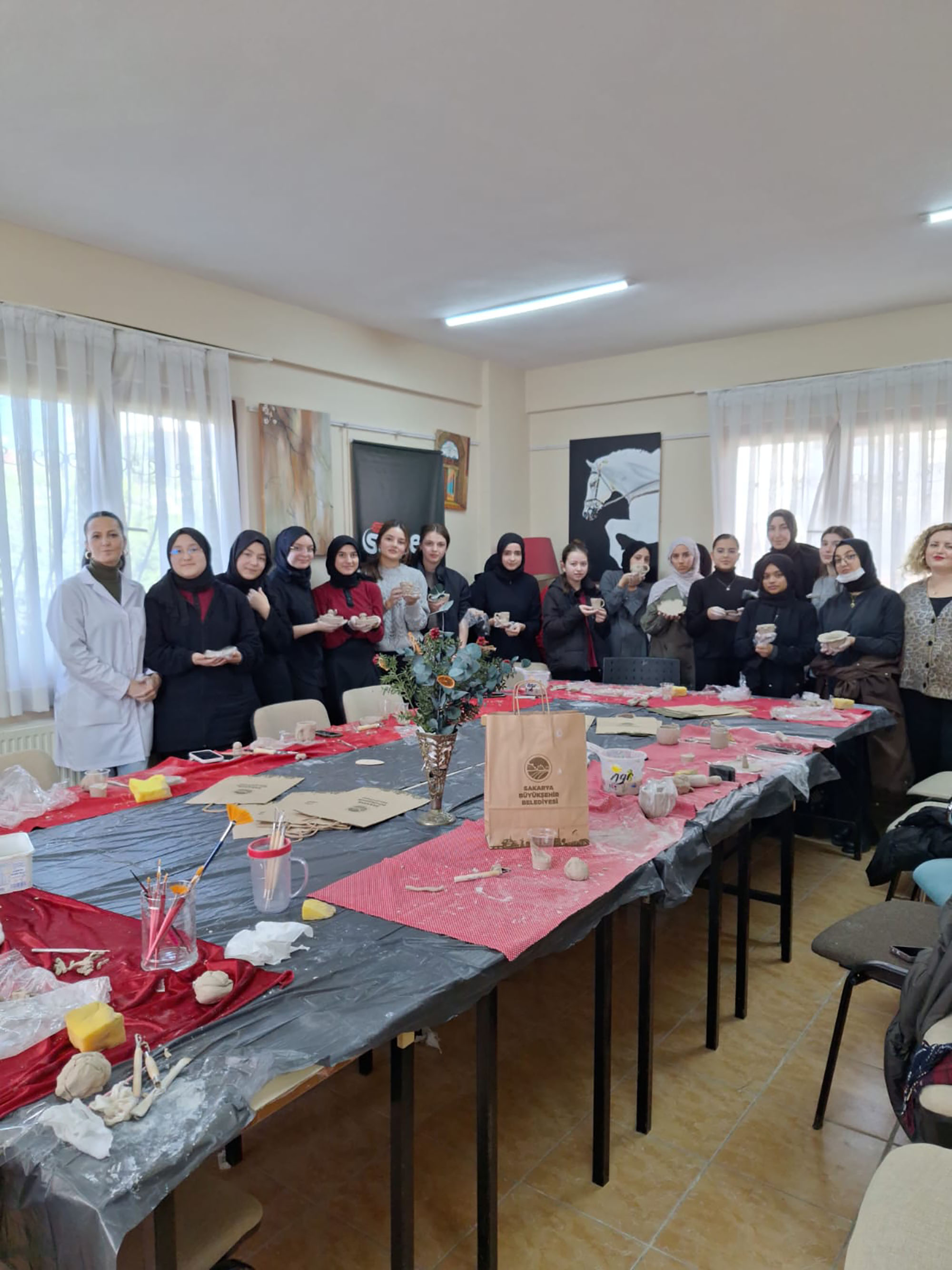 SAMEK’te minik eller mutfağa, gençler seramiğe dokundu