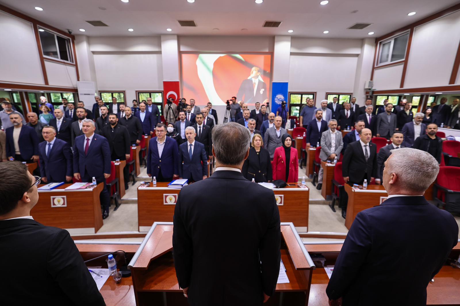 “Aynı anda her alanda yatırım ve hizmeti şehrimizle buluşturuyoruz”