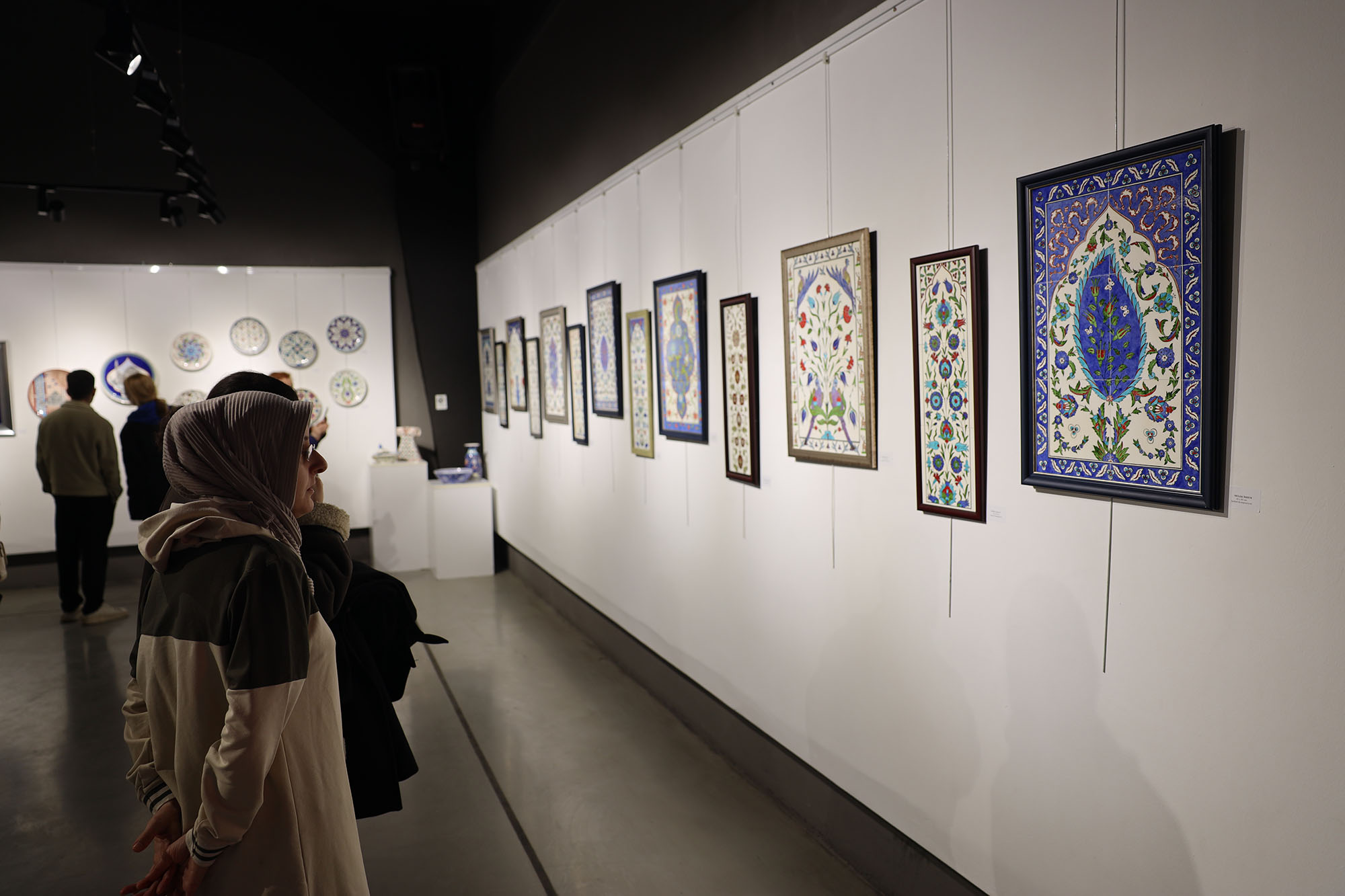 Genç sanatçıların hazırladığı “Topraktan Geleneğe Çini” sergisi OSM’de açıldı