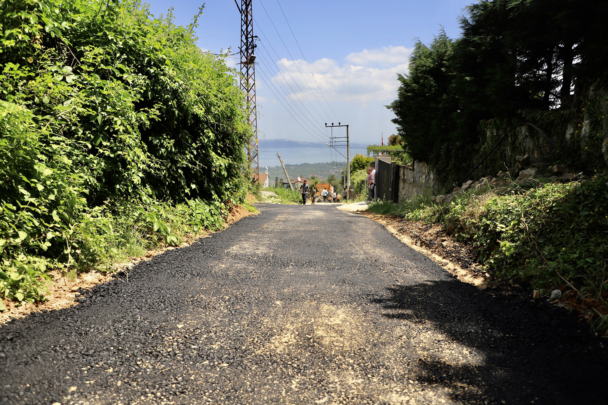 Büyükşehir’den Mahmudiye’ye güçlü altyapı ve 200 ton asfalt