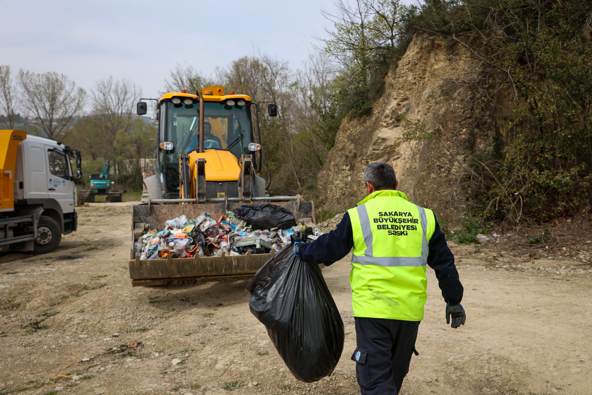Sapanca Gölü’nün her bir karışı Büyükşehir’in takibinde: Tonlarca atık topladılar…